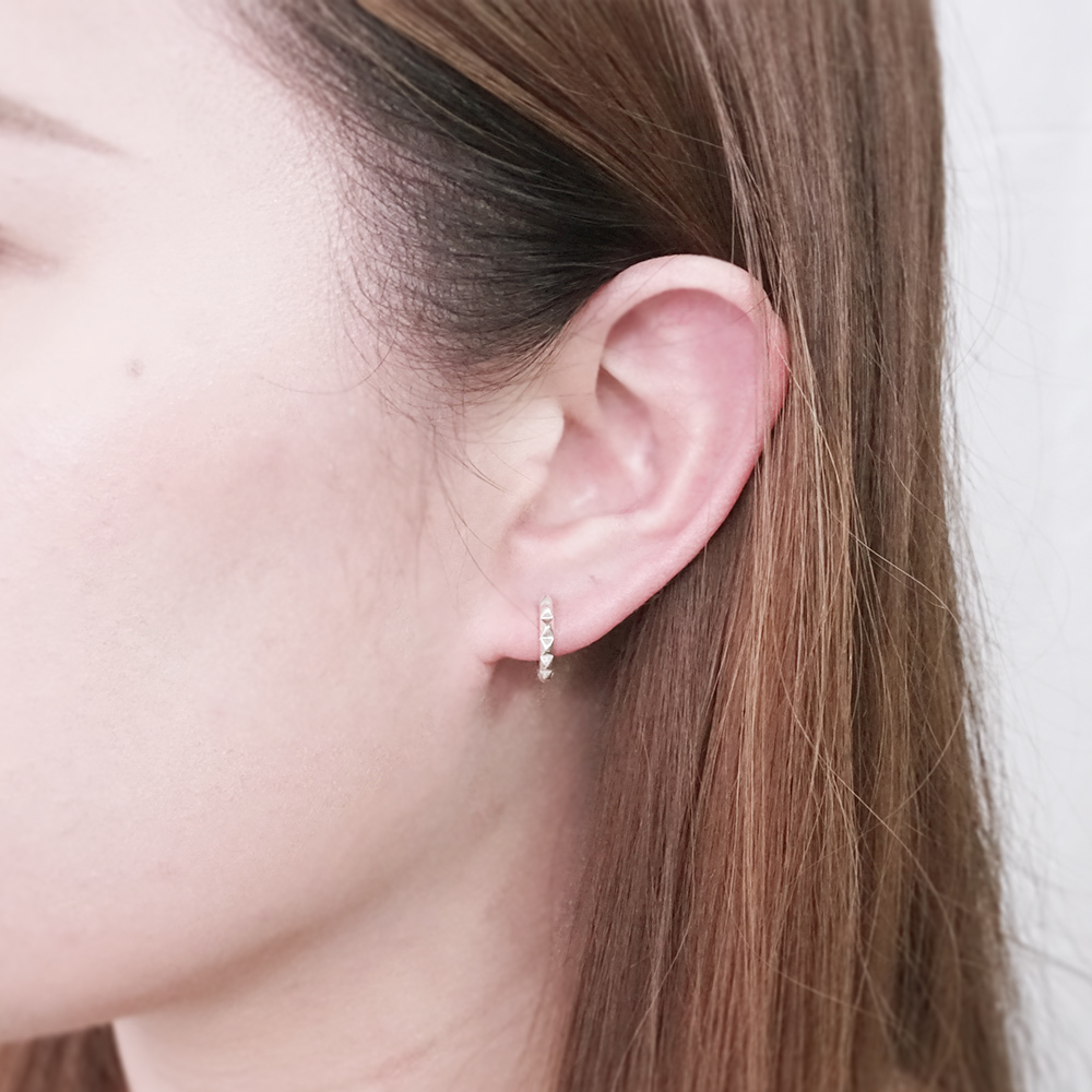 自信光芒 鉚釘造型 易扣式 925純銀耳環 女生 男生 中性耳環