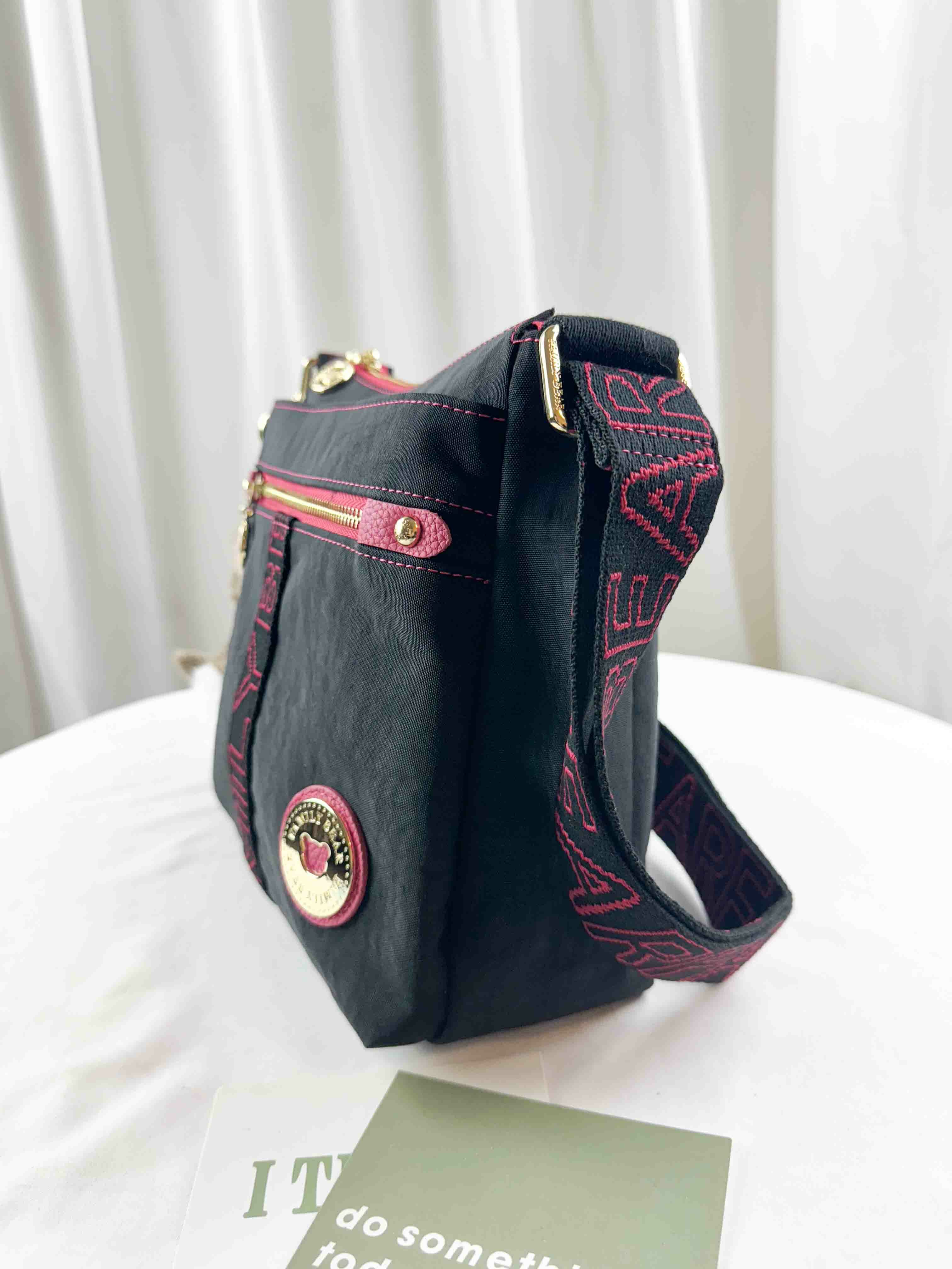 FamilyBear 黑桃織帶防潑水肩背包 / 側背包 附兔兔吊飾 #2676