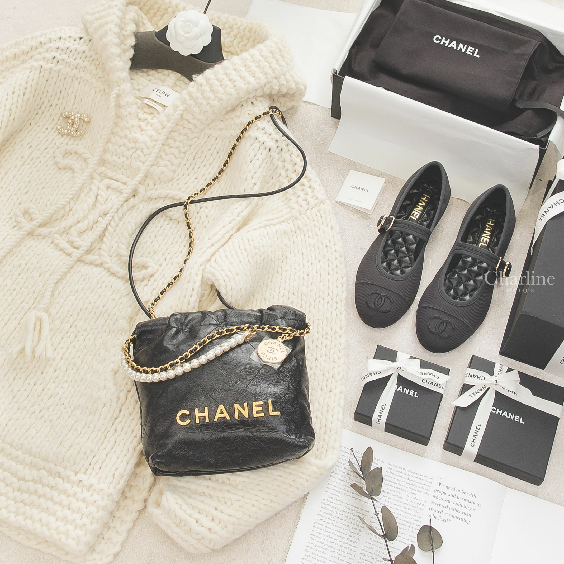 Chanel Mary Janes 黑CC羅紋瑪莉珍鞋,Chanel 22 Mini 黑色金字徽章珍珠鍊帶,Chanel Brooch 金色大小珍珠水鑽CC胸針,Celine Hooded 白色連帽毛衣-Charline Boutique 精品代購