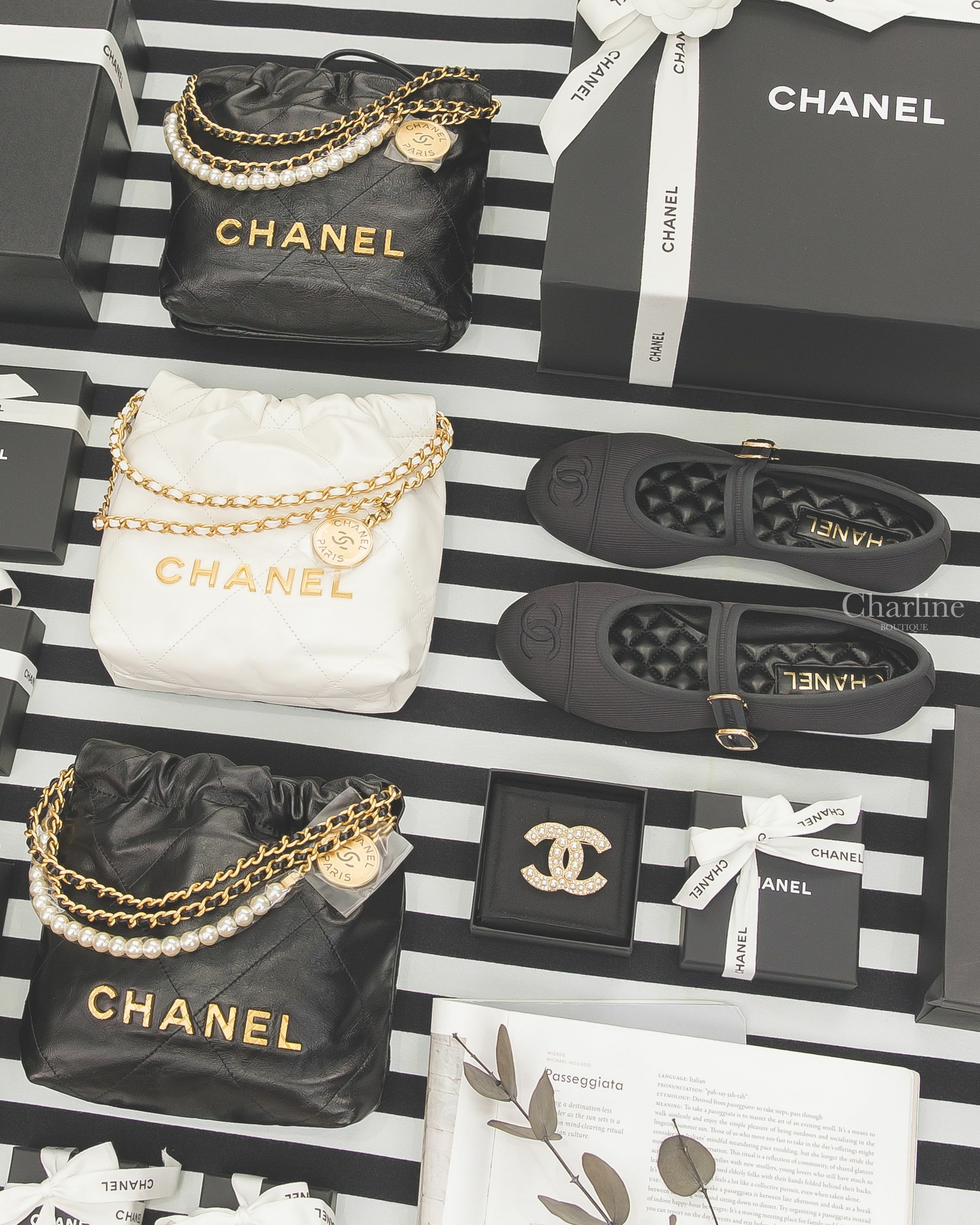 Chanel 黑CC羅紋瑪莉珍鞋,Chanel 金色大小珍珠水鑽CC胸針,Chanel 22 Mini 黑色金字徽章珍珠鍊帶,Chanel 22 Mini 白色金字徽章鍊帶-Charline Boutique 精品代購