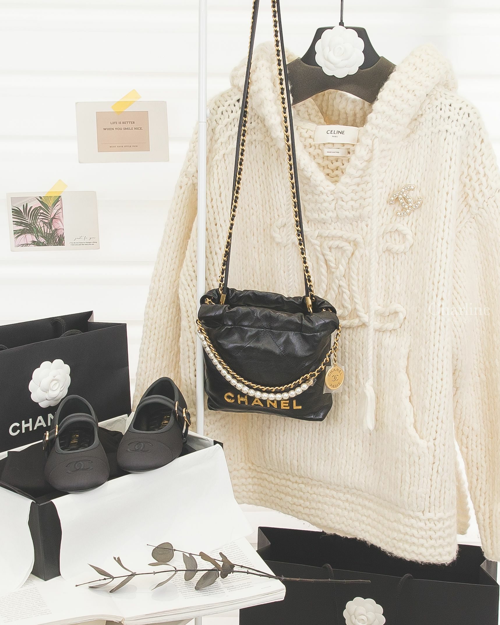 Chanel Mary Janes 黑CC羅紋瑪莉珍鞋,Chanel 22 Mini 黑色金字徽章珍珠鍊帶,Chanel Brooch 金色大小珍珠水鑽CC胸針,Celine Hooded 白色連帽毛衣-Charline Boutique 精品代購