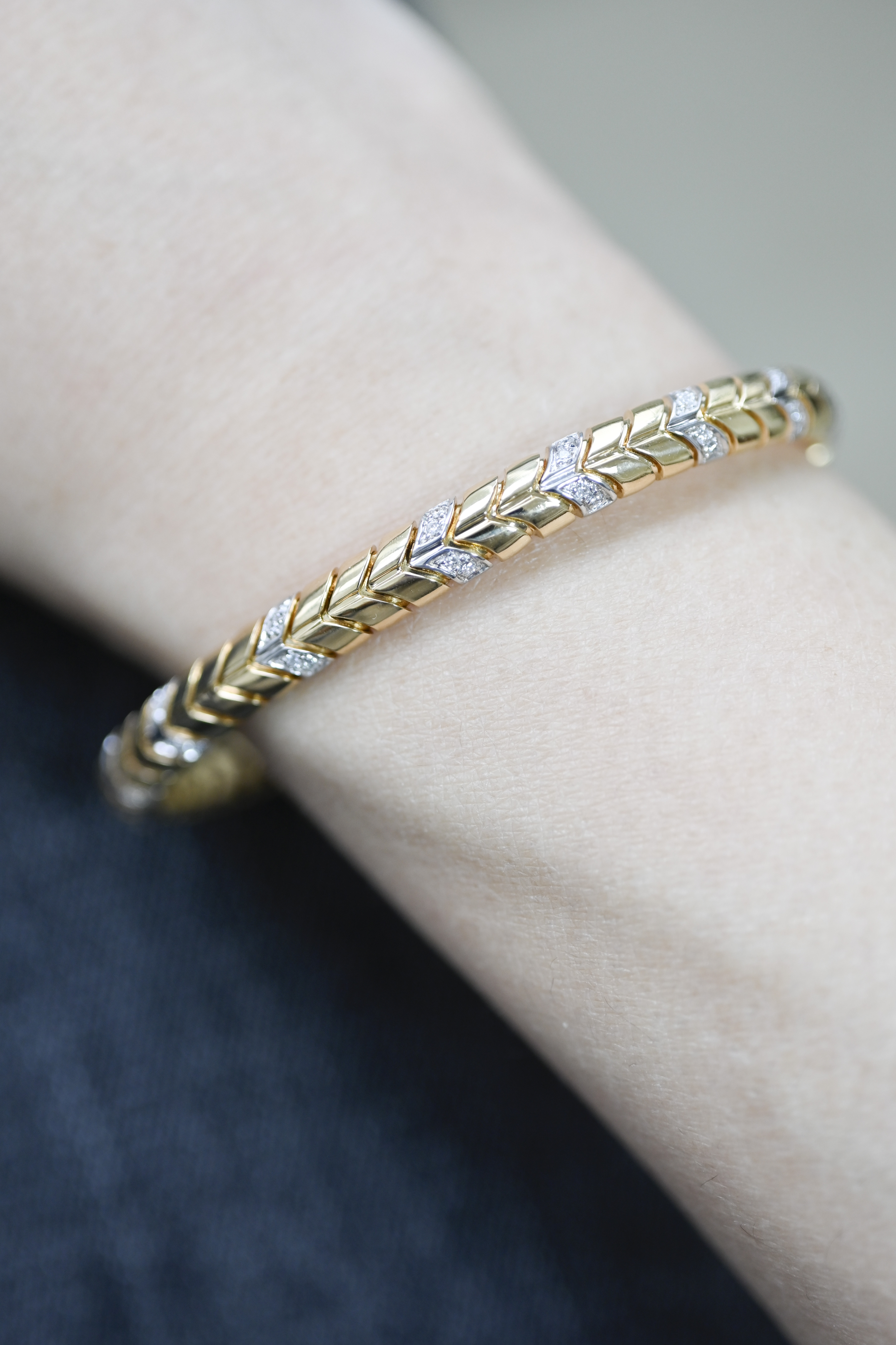 #(L) 18K Elastic Diamond Bangle