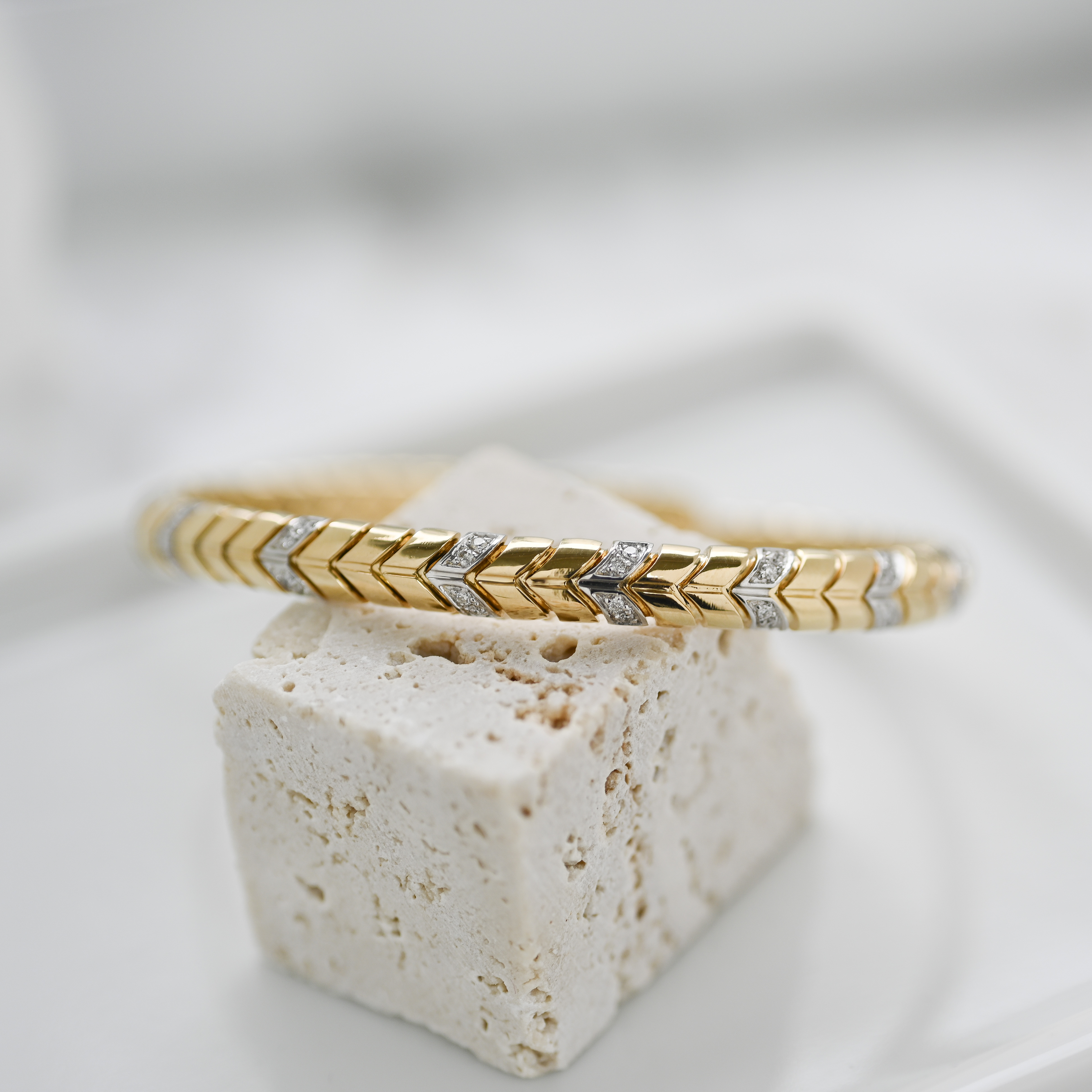 18K Elastic Diamond Bangle
