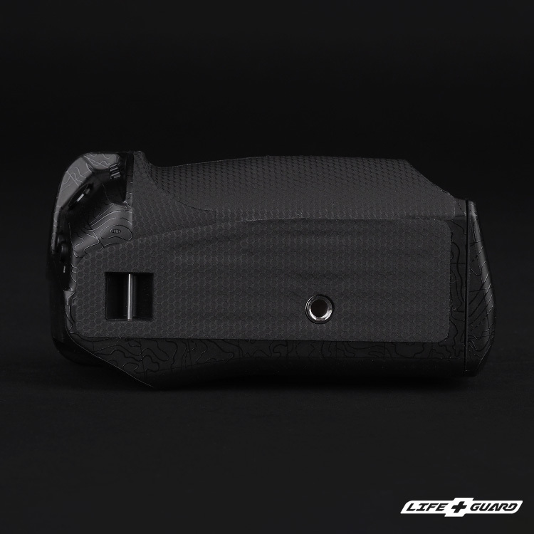 LIFE+GUARD 貼膜安裝示意，適用 OM SYSTEM HLD-10