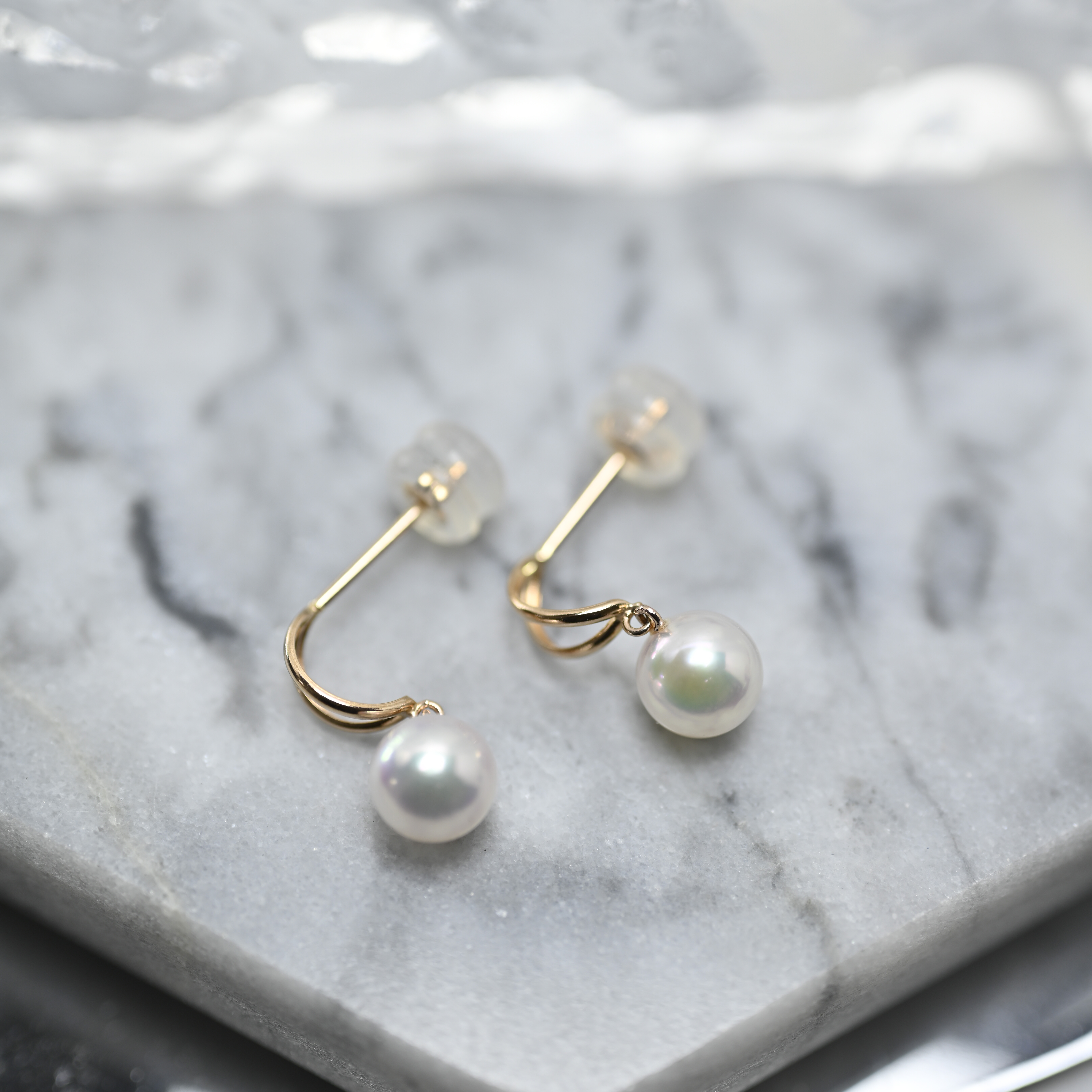 18K Mini 5.5mm Hanging Akoya Pearl Earring