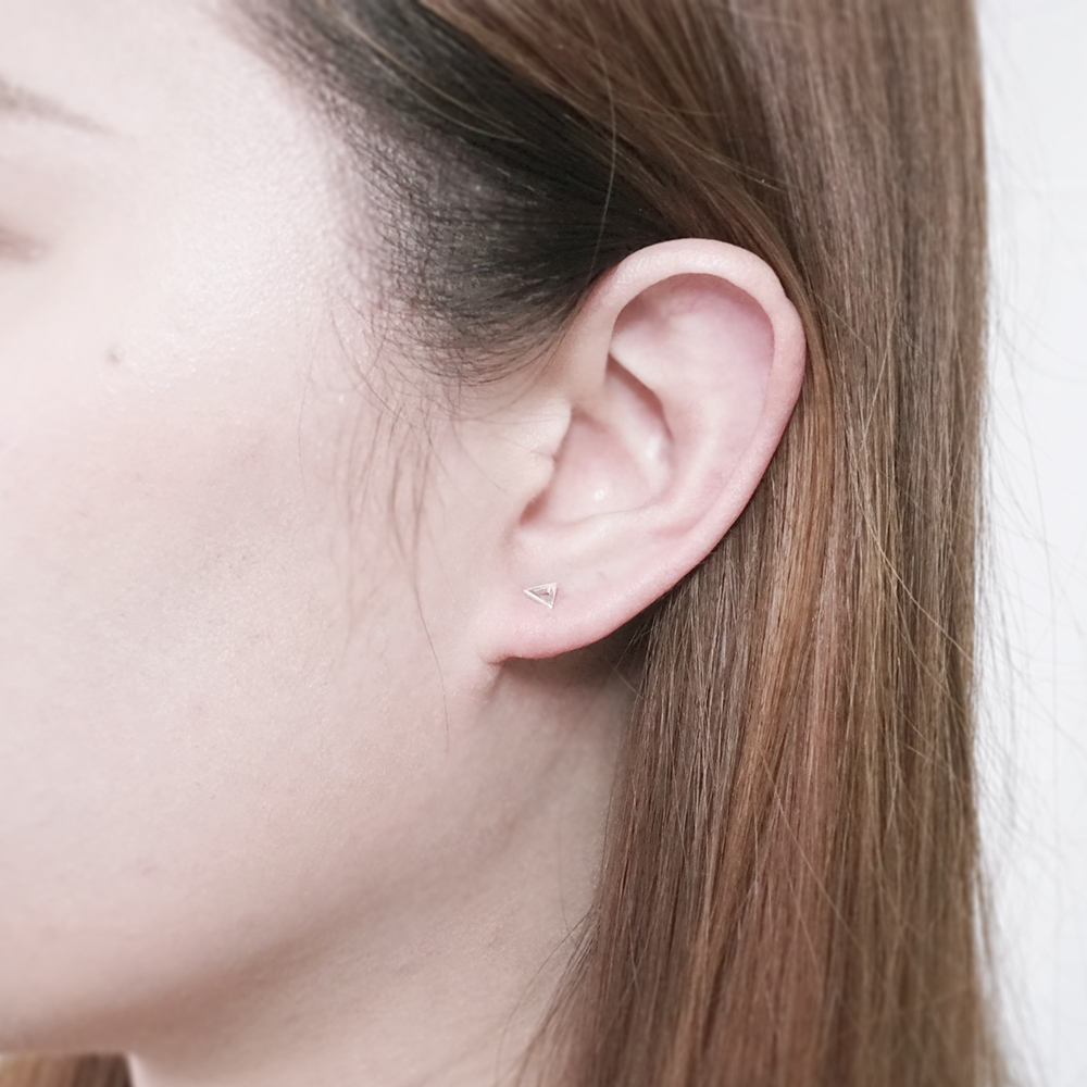 不對稱的平衡 三角形 針式耳環 925純銀耳環 女生 男生 中性耳環