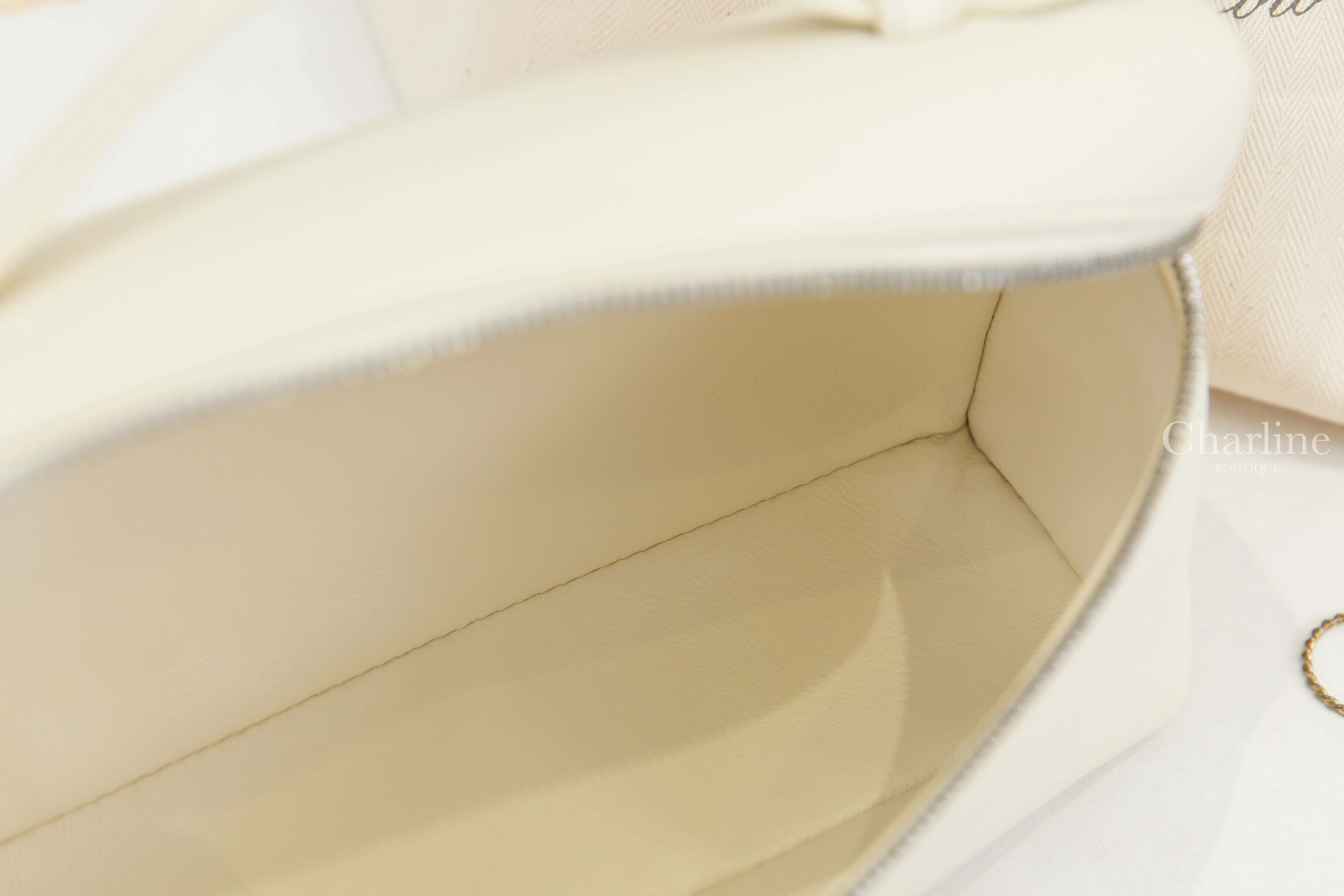 Loro Piana Extra Pocket L19 嫩白色小牛皮銀色拉鏈手提肩背包-Charline Boutique 精品代購