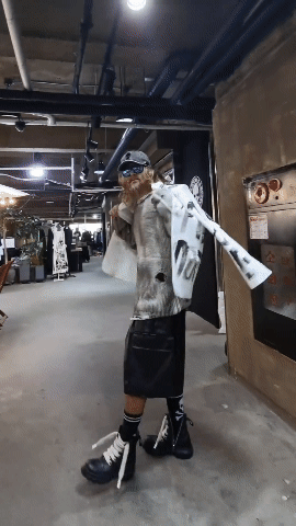 破洞塗色圓領針織衫上衣