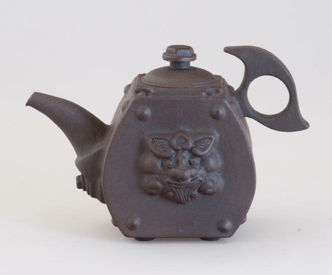 鹿港窯禮品館│陶瓷 手作 茶壺 鐵鏽獅紋 陶板壺