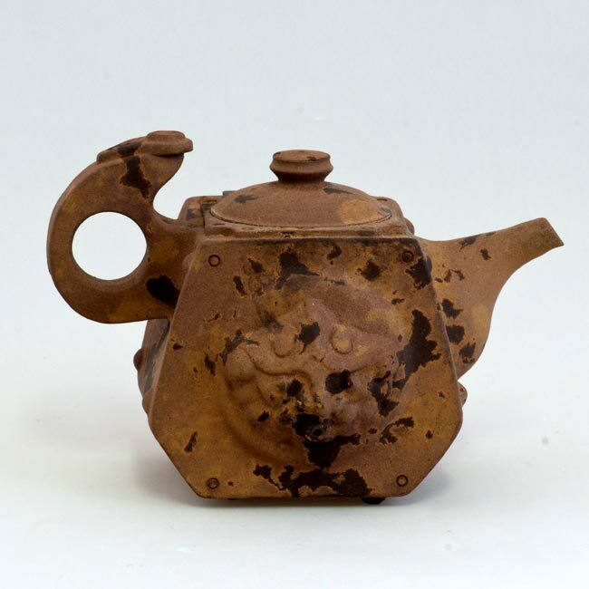 鹿港窯禮品館│陶瓷 手作 茶壺 斑剝鐵鏽獅紋 陶板壺