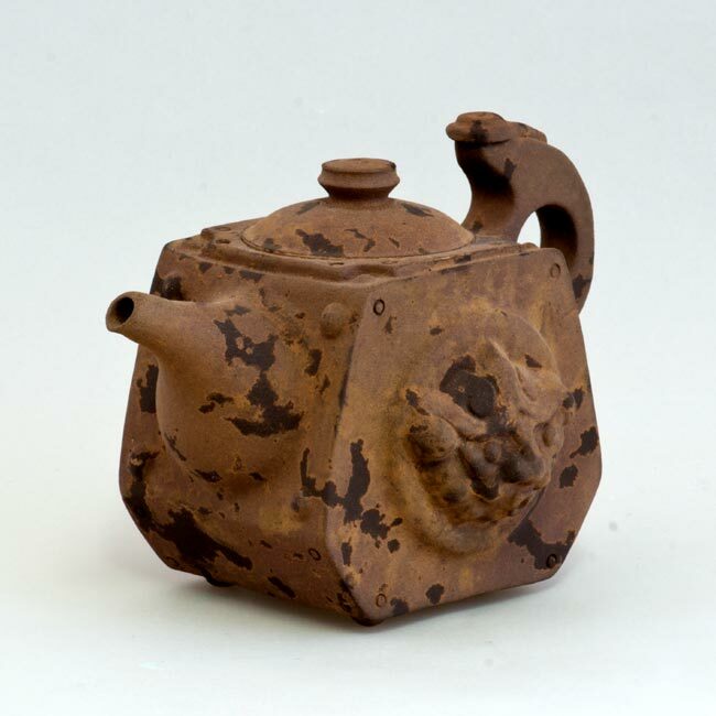 鹿港窯禮品館│陶瓷 手作 茶壺 斑剝鐵鏽獅紋 陶板壺