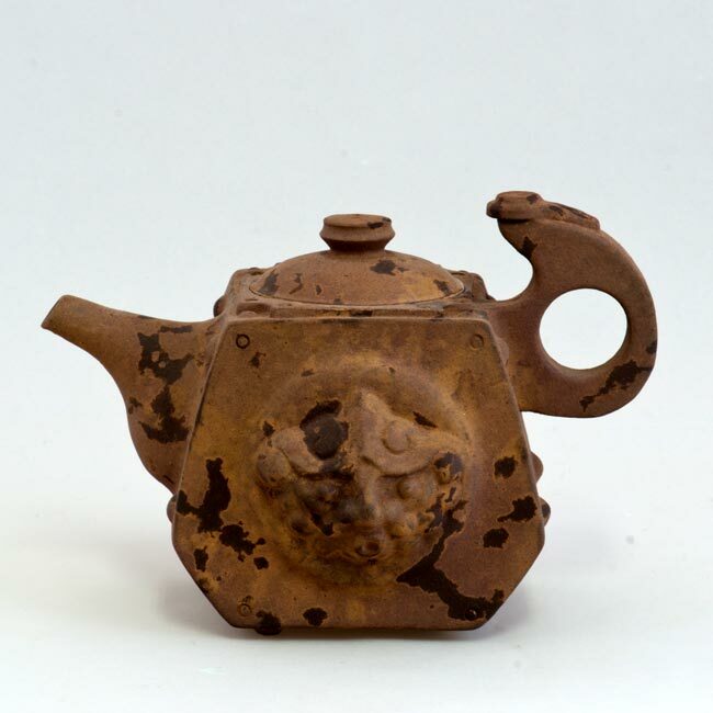 鹿港窯禮品館│陶瓷 手作 茶壺 斑剝鐵鏽獅紋 陶板壺