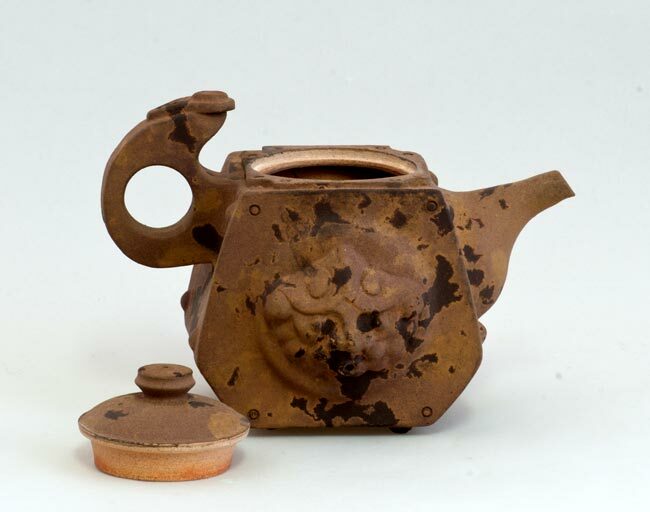 鹿港窯禮品館│陶瓷 手作 茶壺 斑剝鐵鏽獅紋 陶板壺