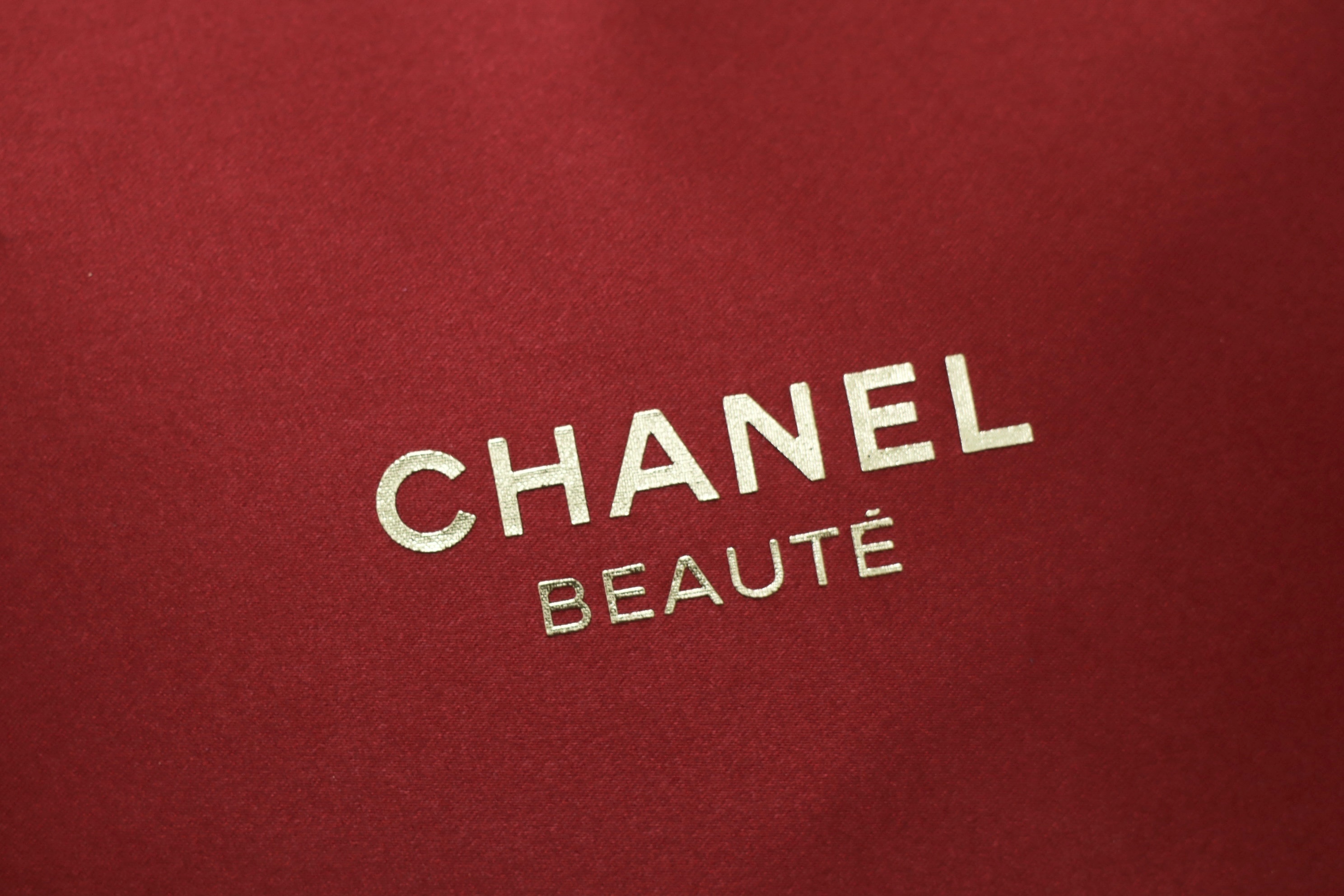 Chanel beaute 全新紅色pouch♥️
