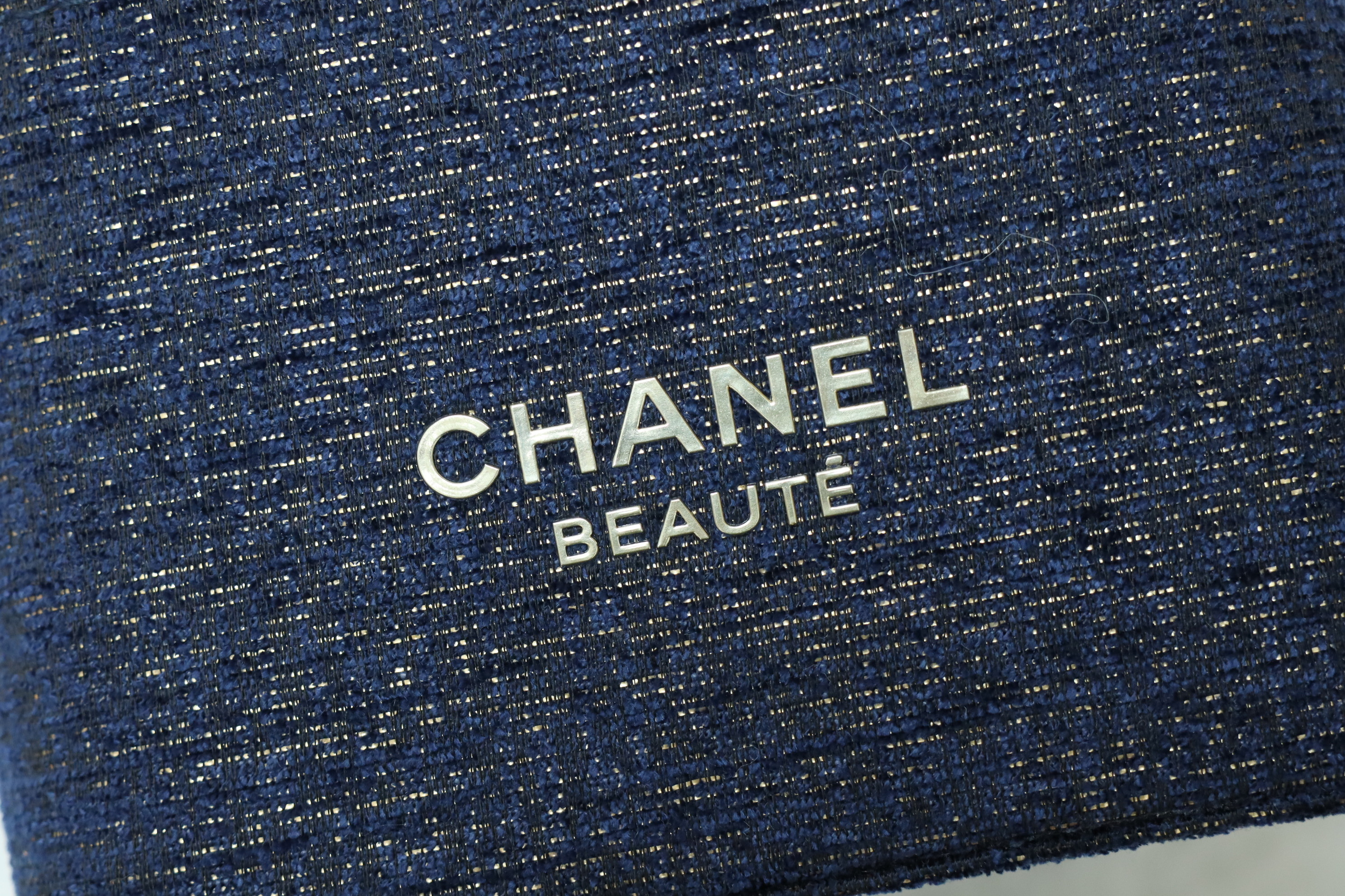 Chanel牛仔全新化妝包💙😍