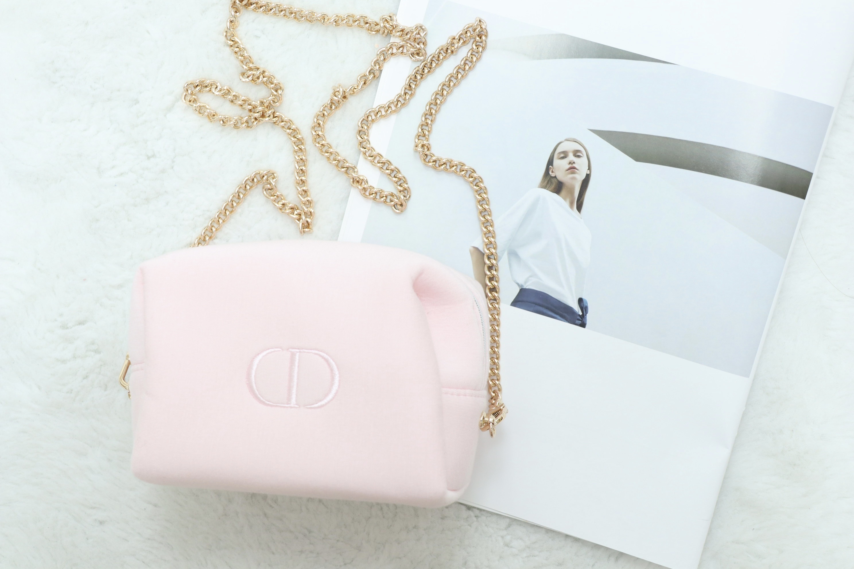 粉色全新 Dior pouch