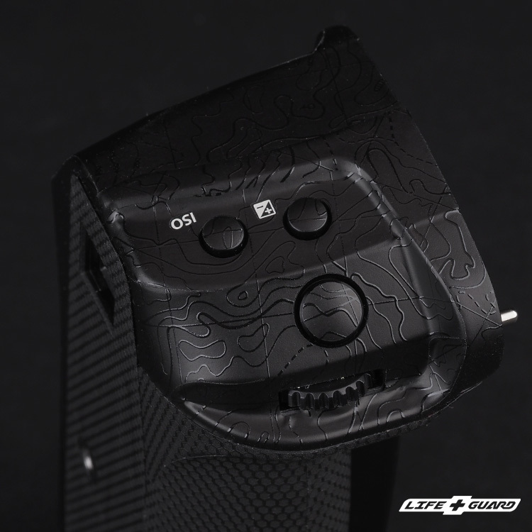 LIFE+GUARD 貼膜安裝示意，適用 OM SYSTEM HLD-10