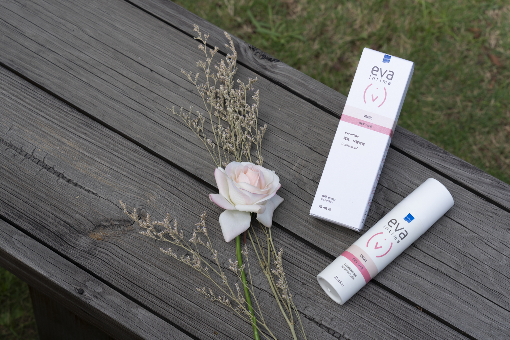 Internetda yalangoch ayollarga qarash fohisha bilan jinsiy aloqa