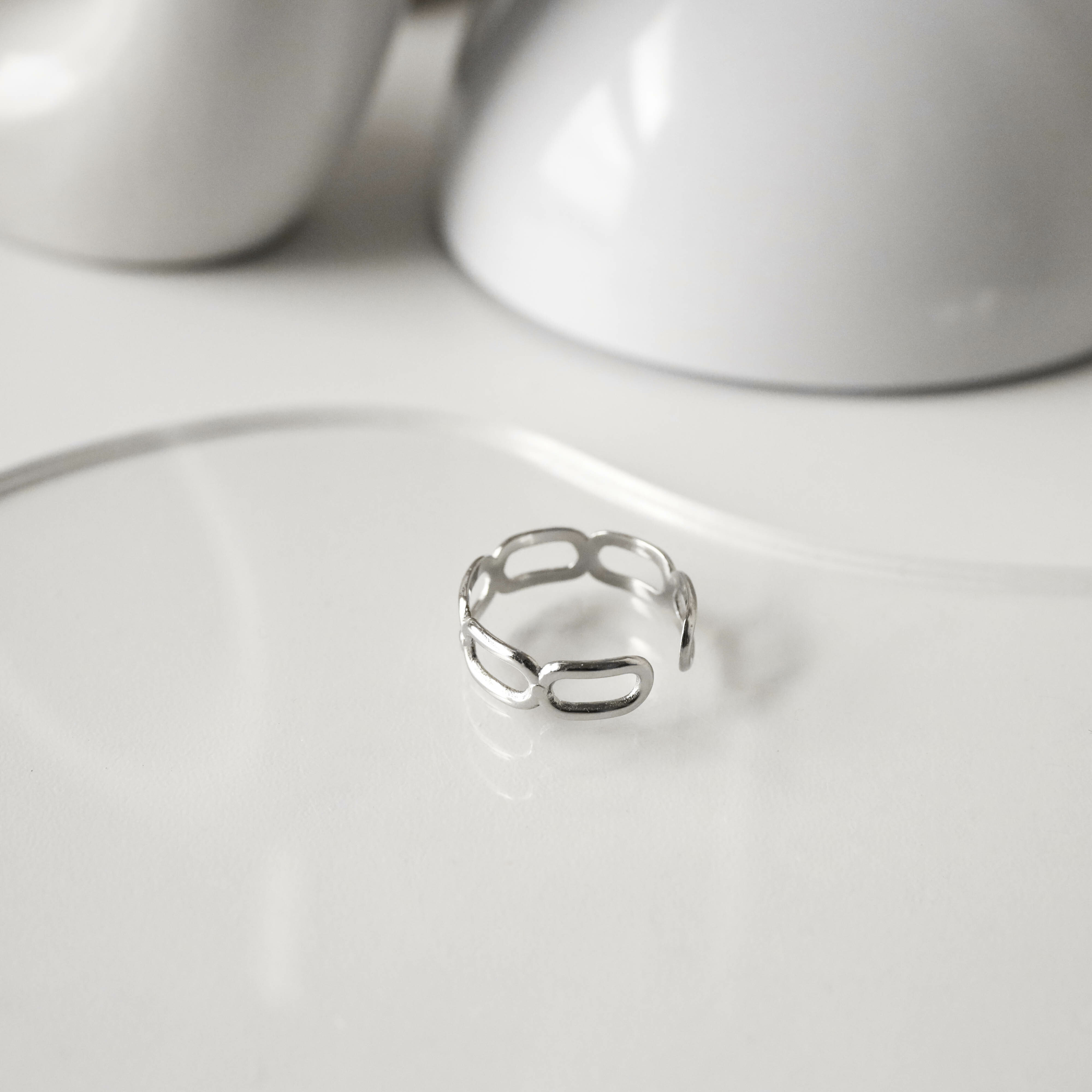 不怕水長方串簍空鋼戒