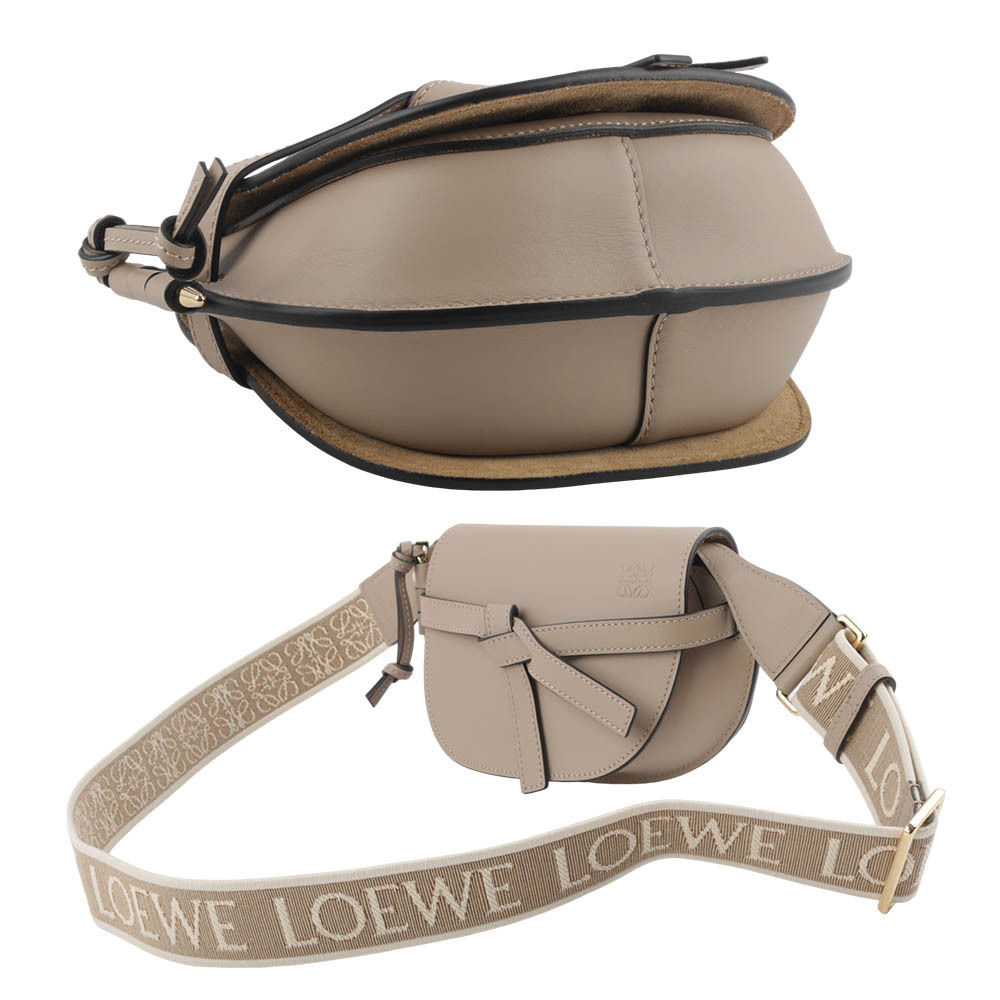 【LOEWE】Gate Mini 新款柔軟小牛皮緹花背帶馬鞍斜背/腰包(沙色) A650N46X13 2150