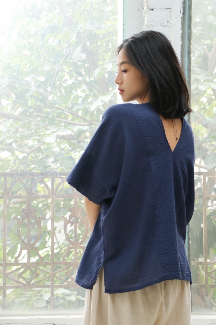 V領短版微皺上衣 / 慕斯布 深藍