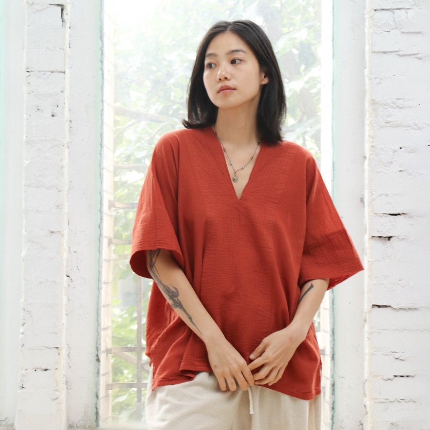 V領短版微皺上衣 / 慕斯布 橘紅