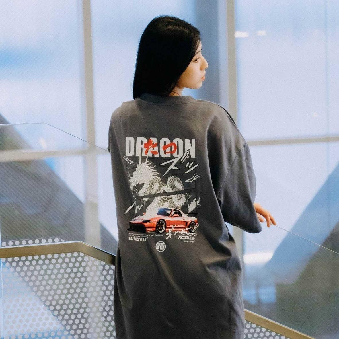 XCTRL 日漫分格龍系跑車短T-灰藍