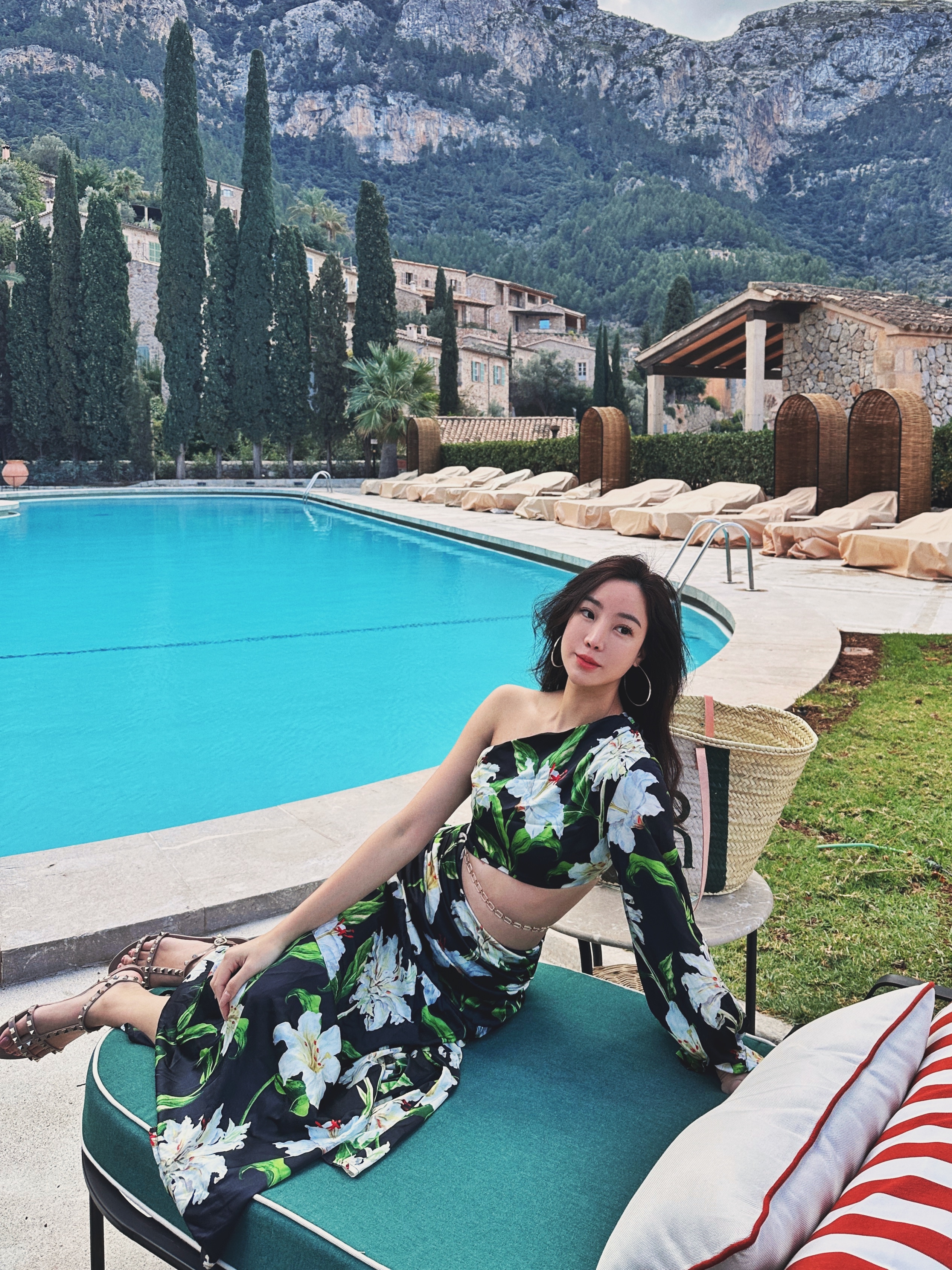 Deja vu 單邊袖環鏈露腰長洋裝