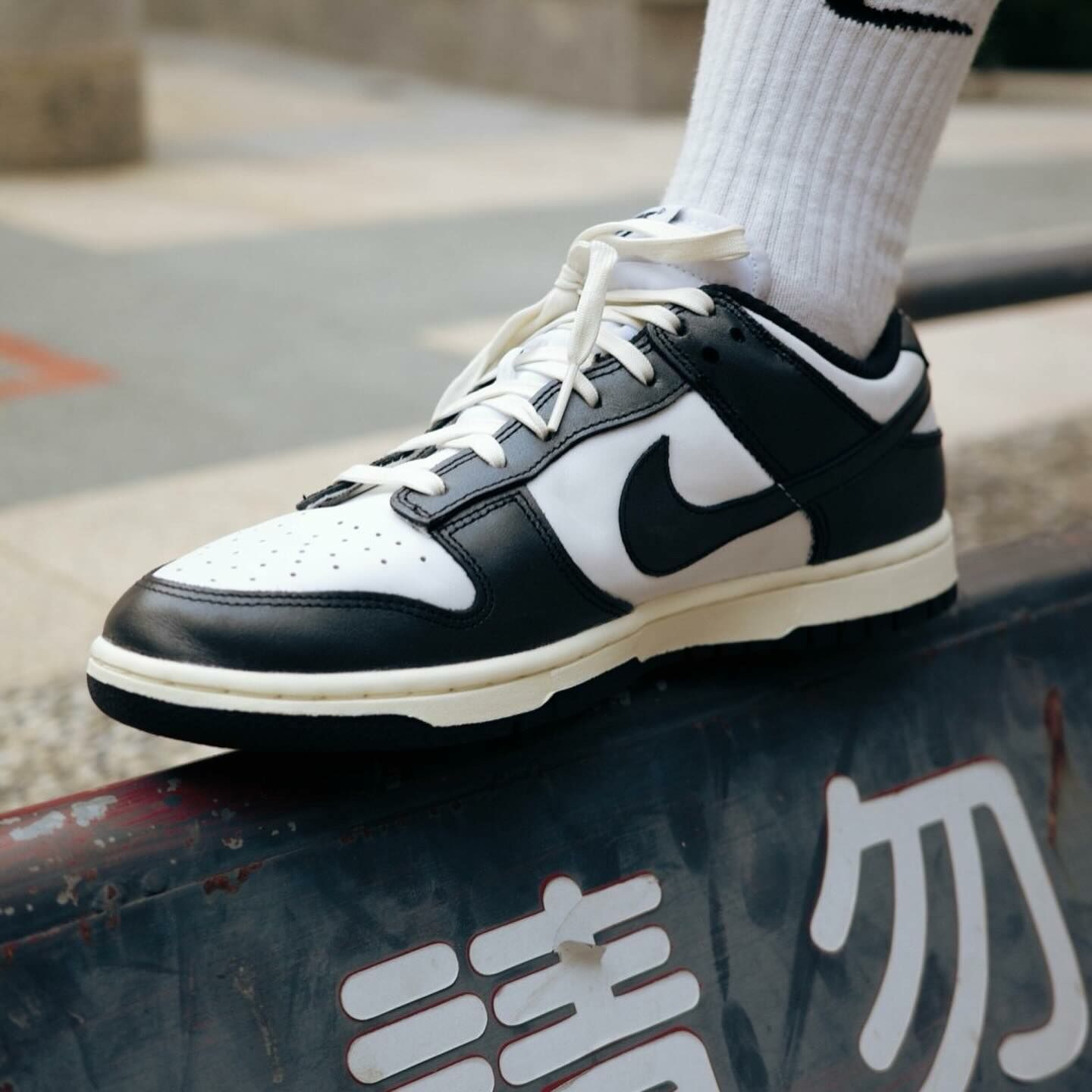 W Nike Dunk low PRM 「 FQ8899-100 」皮革黑