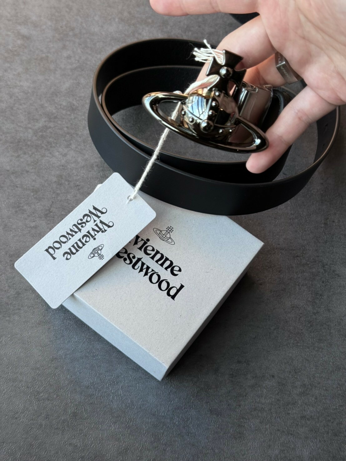 Vivienne Westwood 質感款 銀黑色頭 土星Logo皮帶 西太后