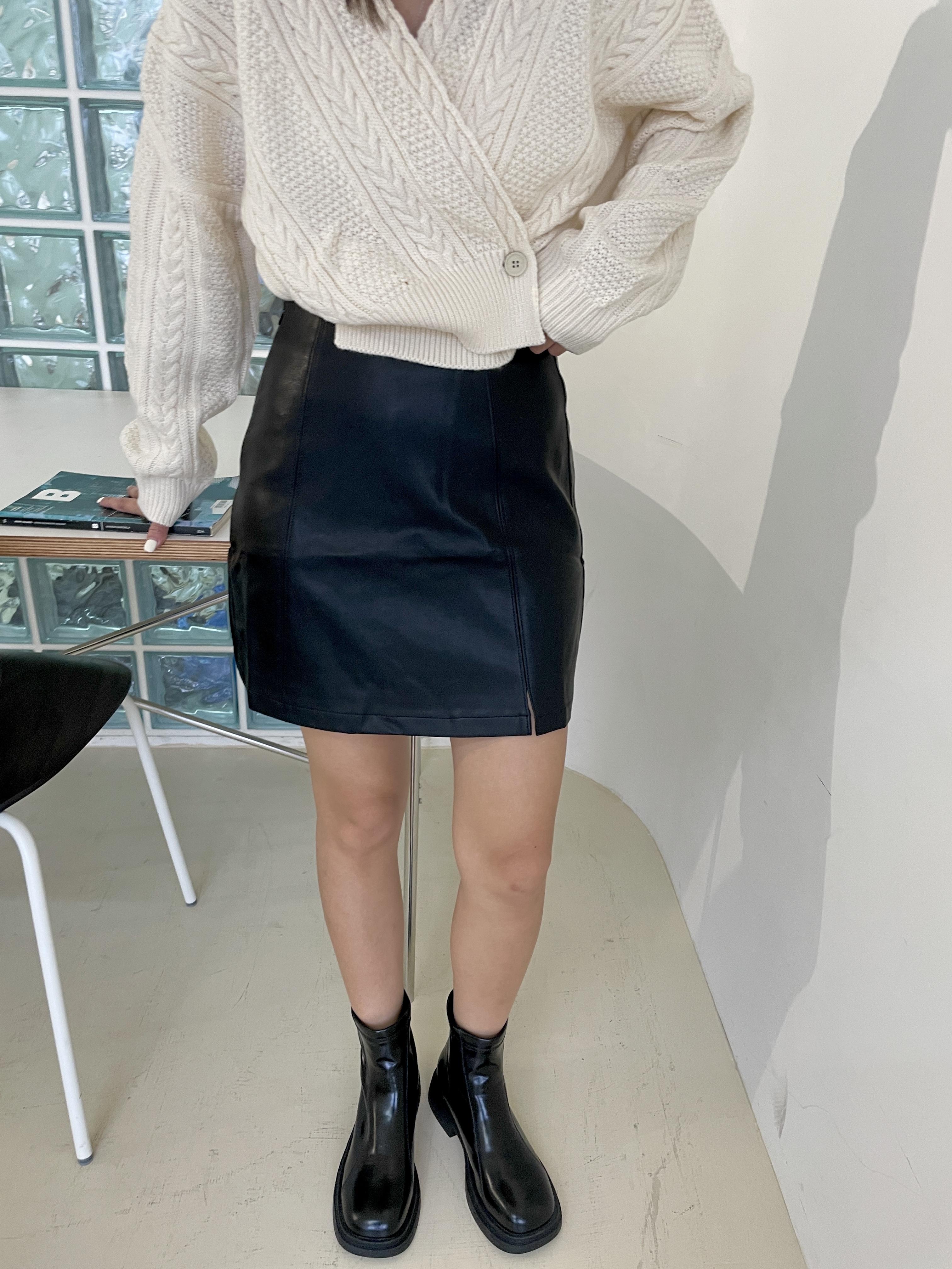 質感壓紋皮短裙