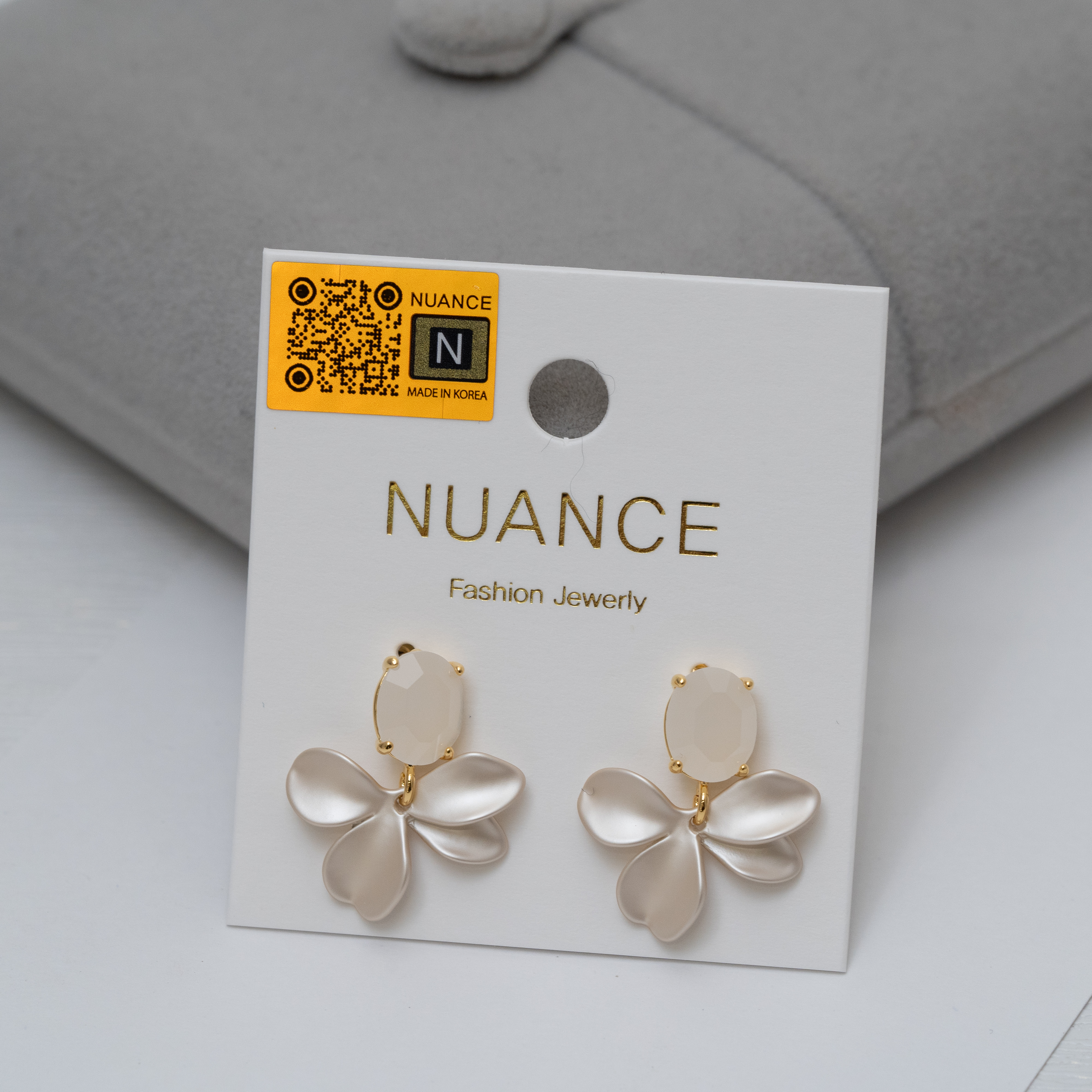 Nuance 蛋白水晶花瓣耳環