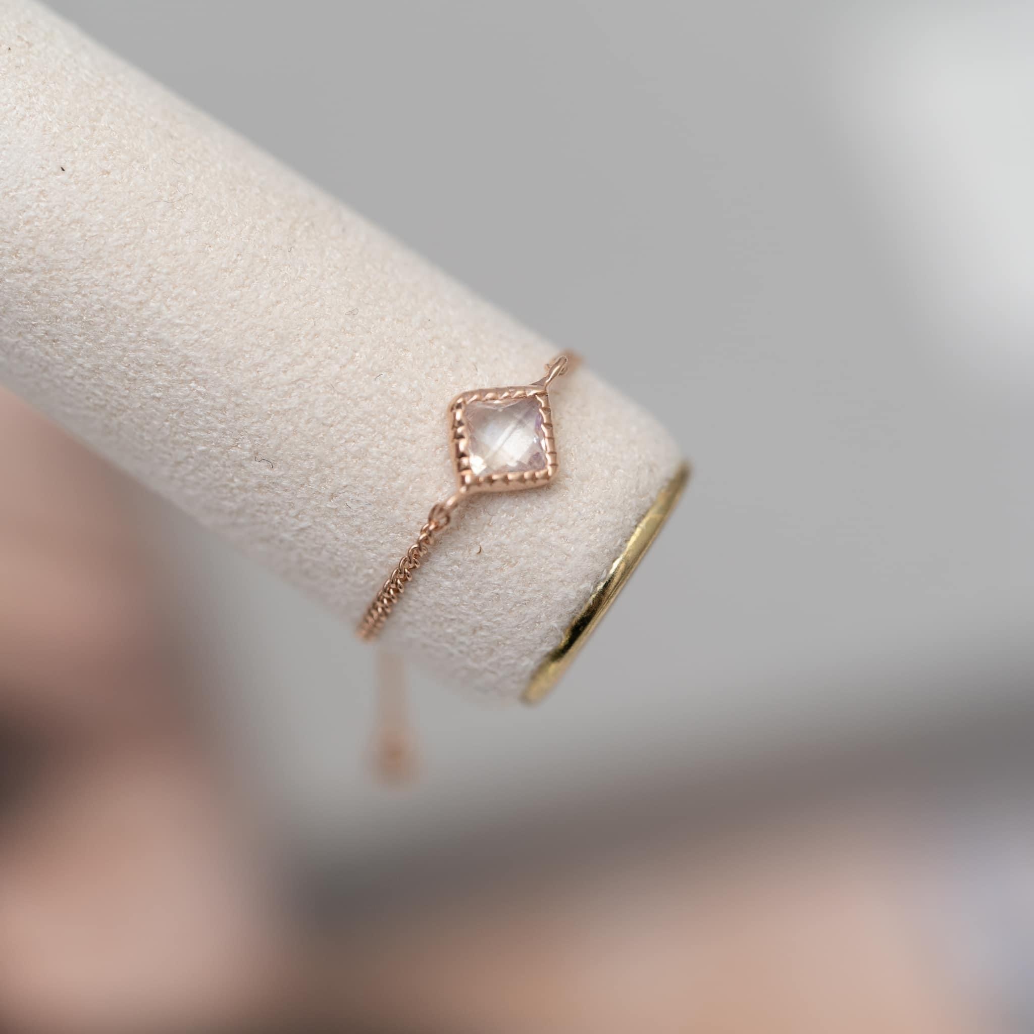 方型切割月亮石半寶索拉鏈戒