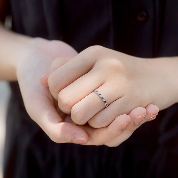 藍寶石鑽石18K跳鑲線戒