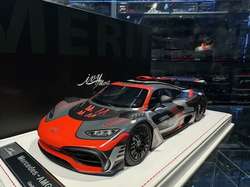 Mercedes AMG GT Black Series Bleue IVY Merit 1/18 (résine, Vitrine Incluse)