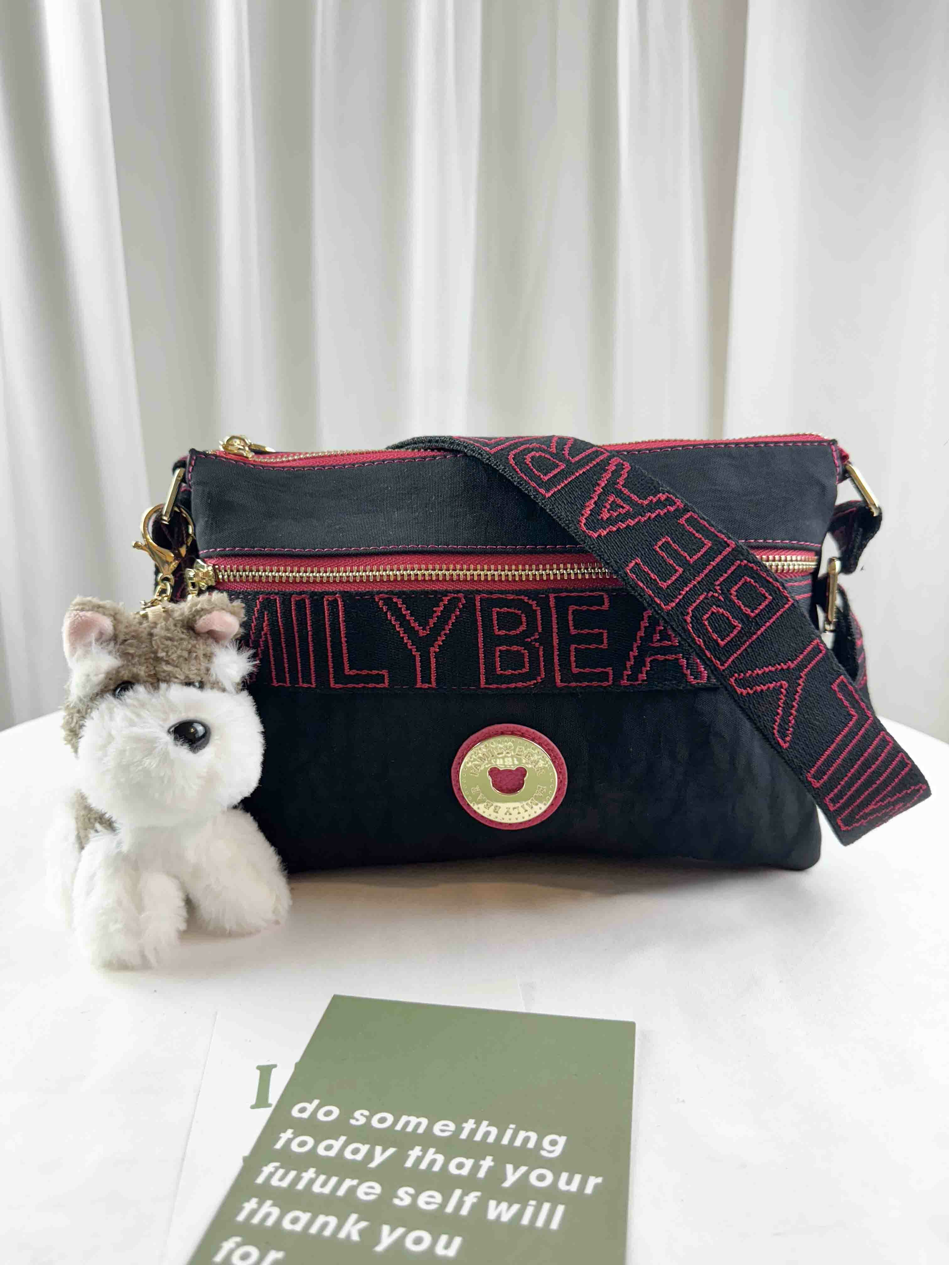 FamilyBear 黑桃織帶防潑水肩背包 / 側背包 附兔兔吊飾  #2522