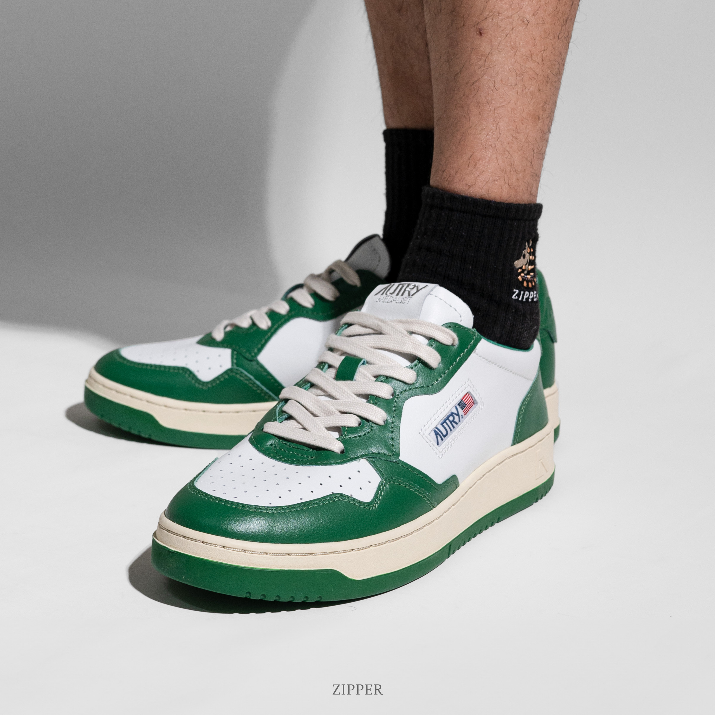 スニーカー AUTRY FW25 'Medalist Low' sneakers (AULW RT03) AUTRY MEDALIST LOW atmos Exclusive | atmos（アトモス） 公式