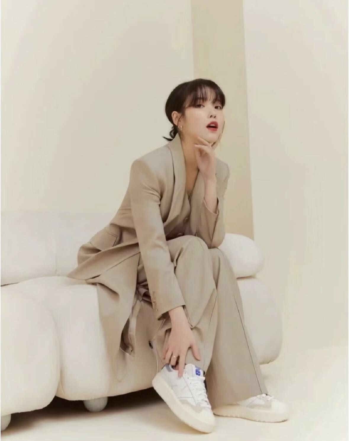 New Balance 302 白 米白 奶油底 IU著 復古休閒板鞋 男女款 CT302OB