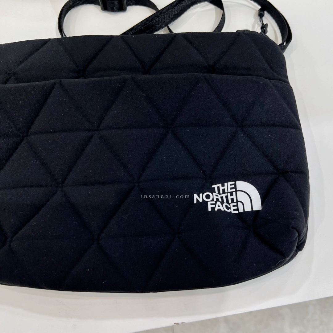 THE NORTH FACE GEOFACE POUCH 菱格側背包 防撞小包 卡/黑/深藍 NM32356/NM82284