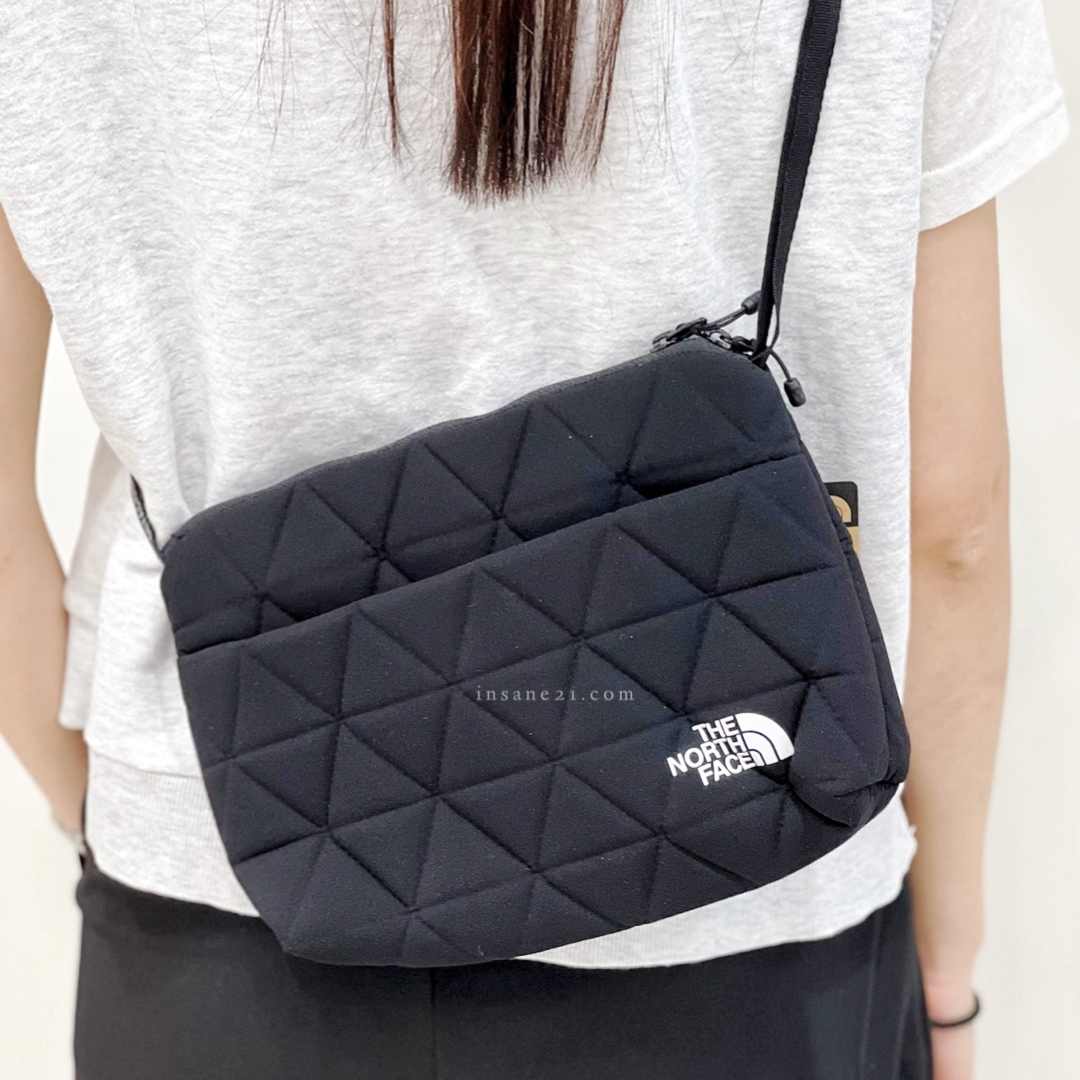 THE NORTH FACE GEOFACE POUCH 菱格側背包 防撞小包 卡/黑/深藍 NM32356/NM82284