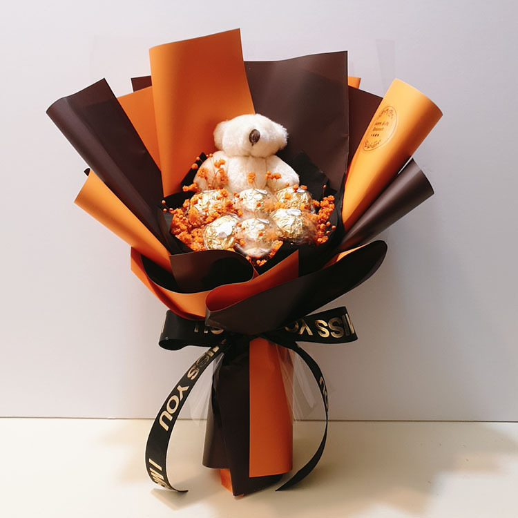 胖胖熊金莎滿天星花束,Ferreo rocher with babybreath bouquet