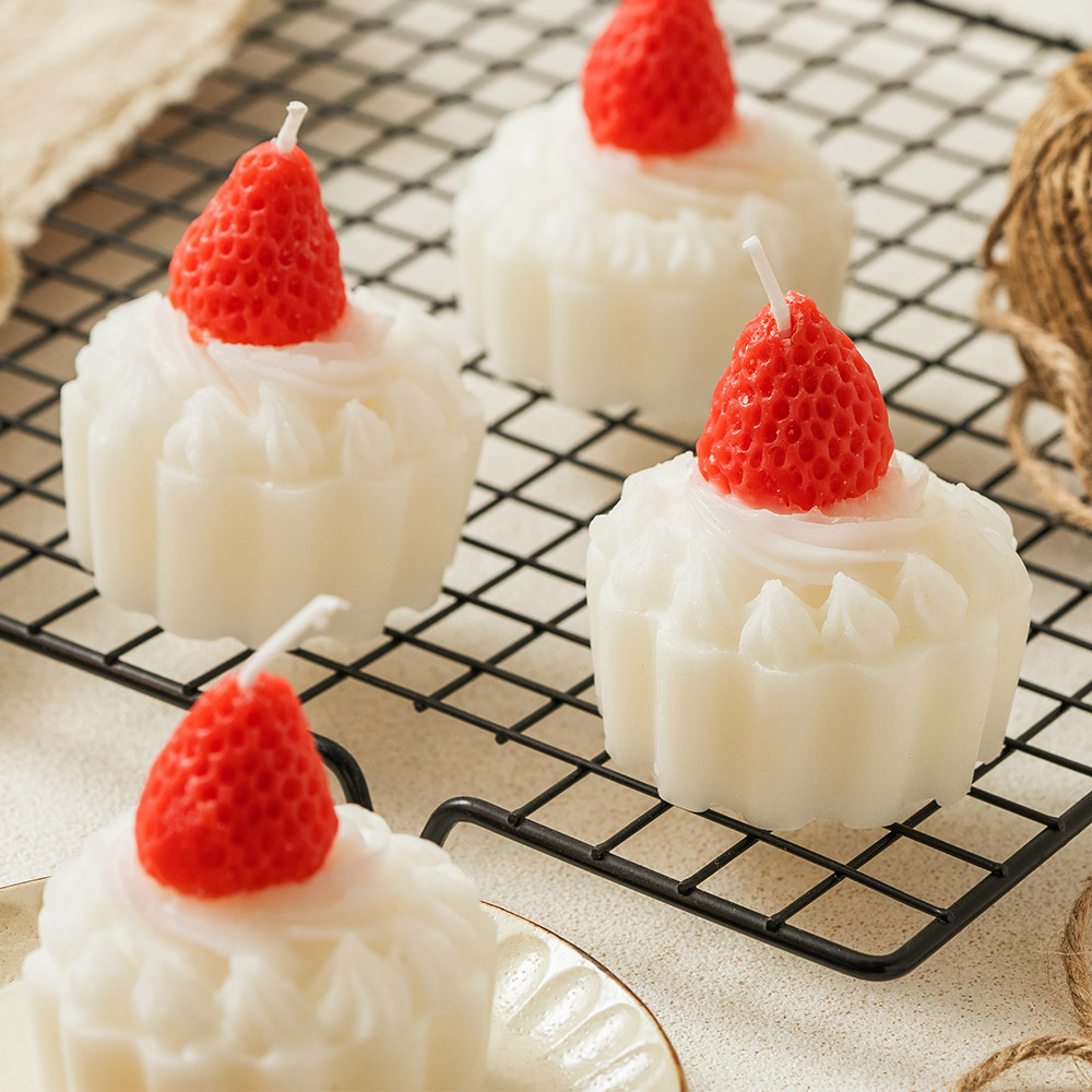 O'Pretty 歐沛媞 手工香氛蠟燭-草莓鮮奶油蛋糕(7X7X8cm)附祝福鐵盒