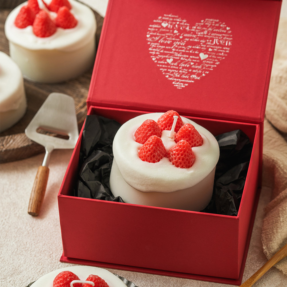 O'Pretty 歐沛媞 手工香氛蠟燭-四吋草莓鮮奶油蛋糕(12X12X12cm)附精美禮盒