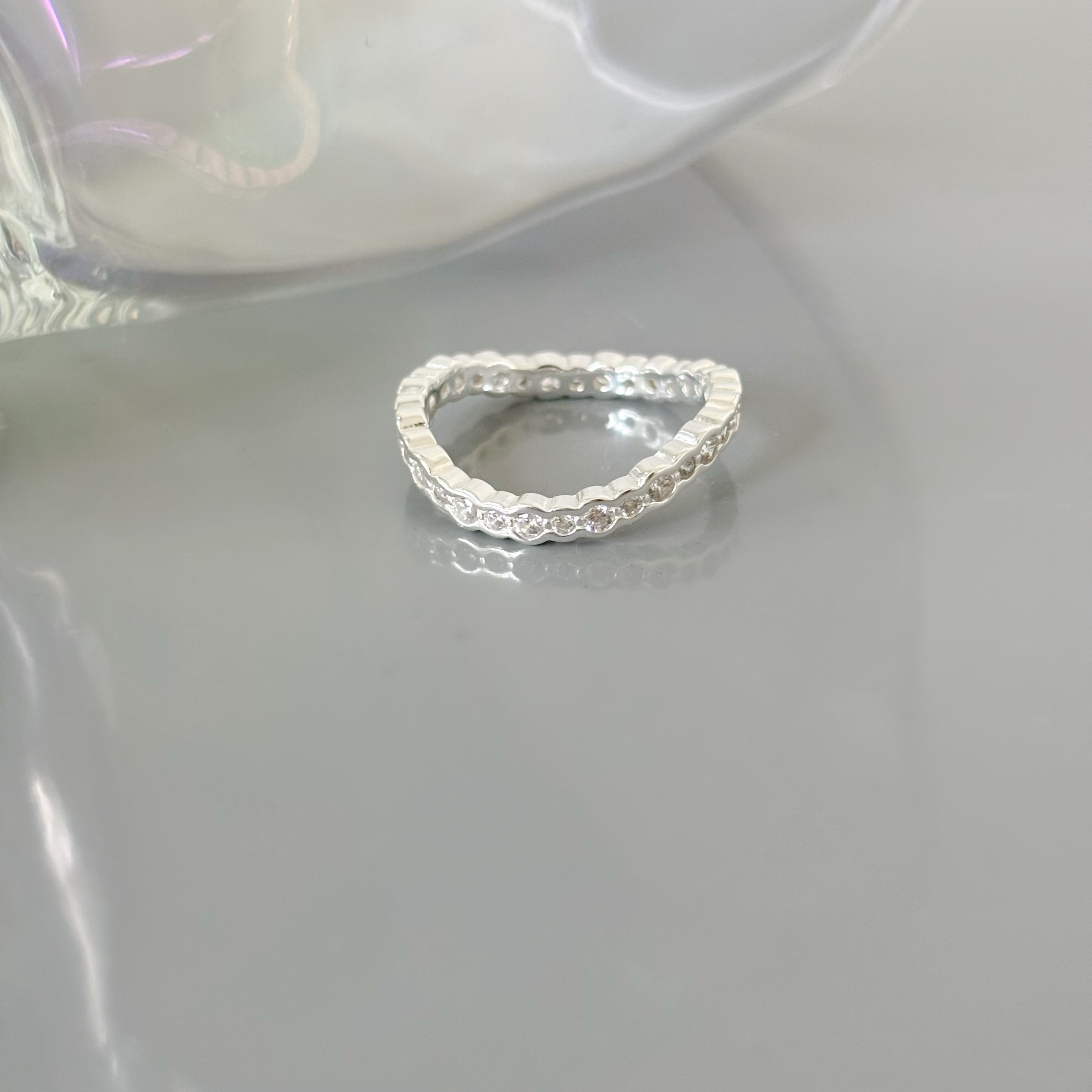 整圈蜂巢波浪鋯石戒指