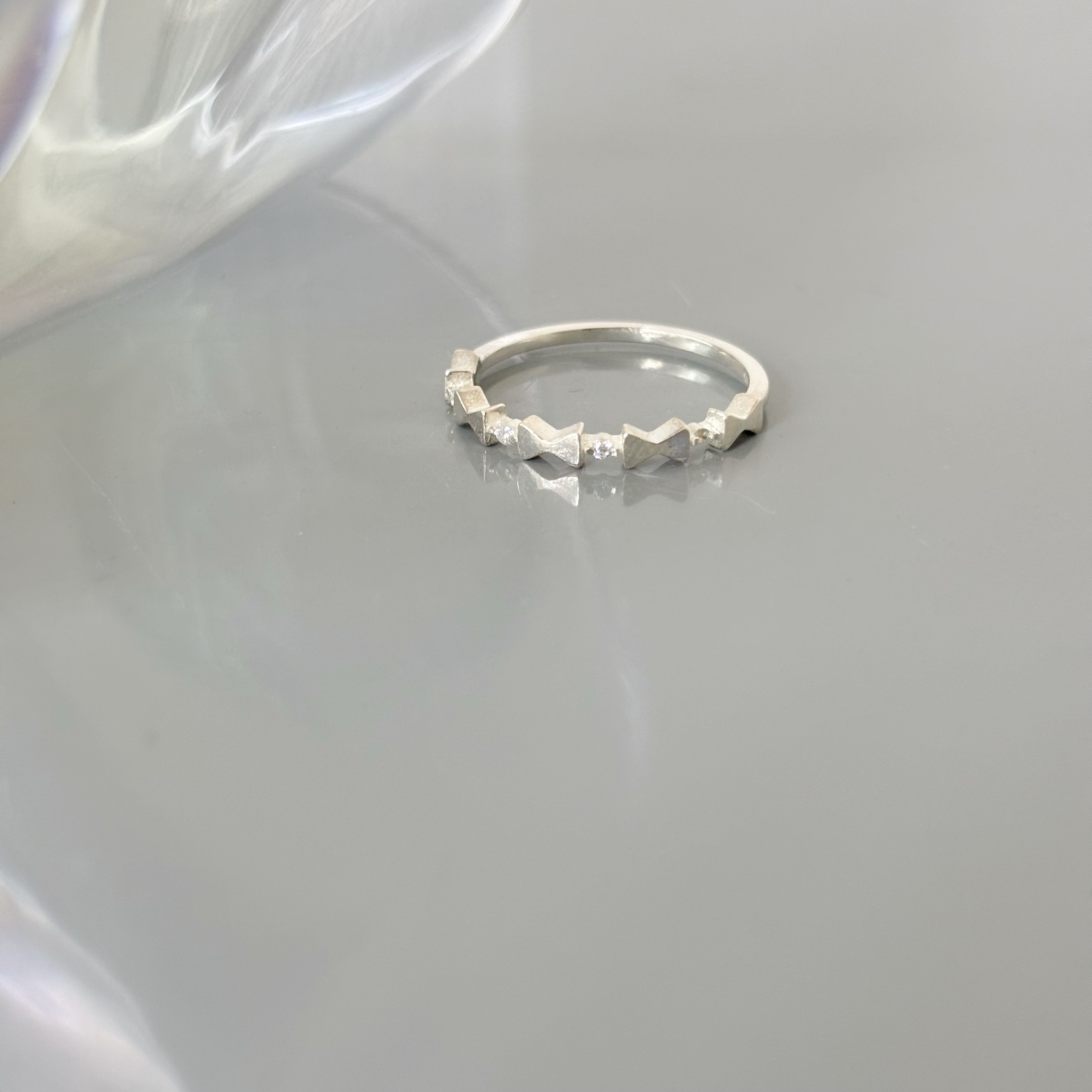 簡約蝴蝶結鋯石戒指