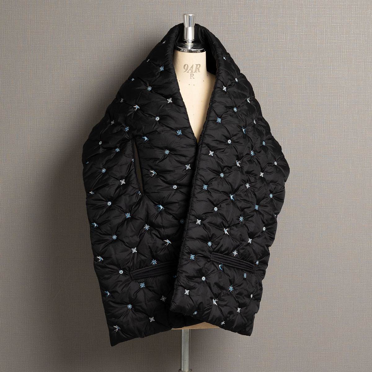 CHONO寶石刺繡造型披肩（黑）