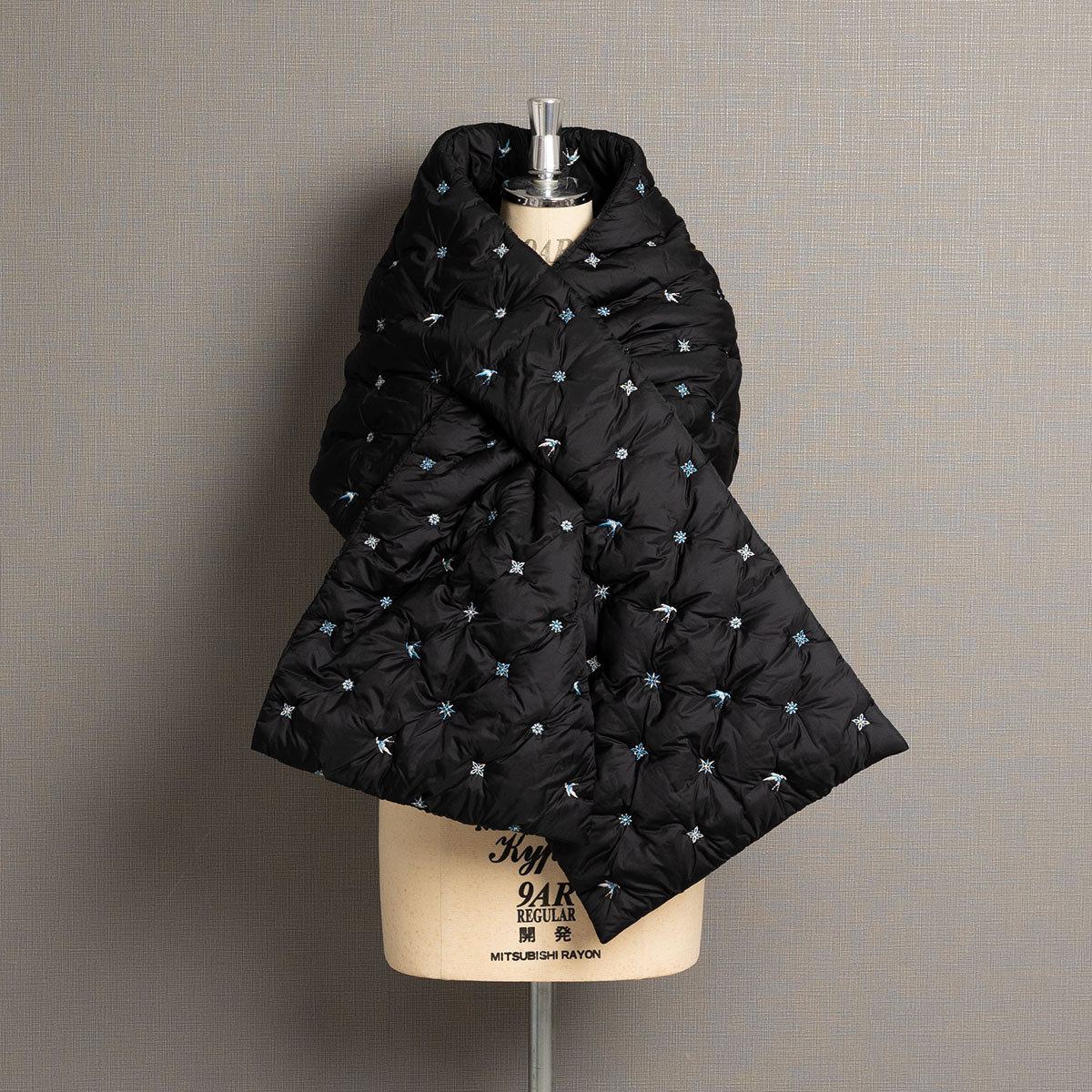 CHONO寶石刺繡造型披肩（黑）