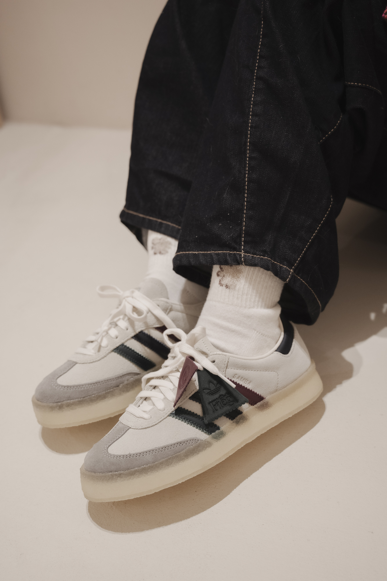 【零碼】ADIDAS X RONNIE FIEG X CLARKS SAMBA “KITHMAS” 瑠璃碎玉 IE4032