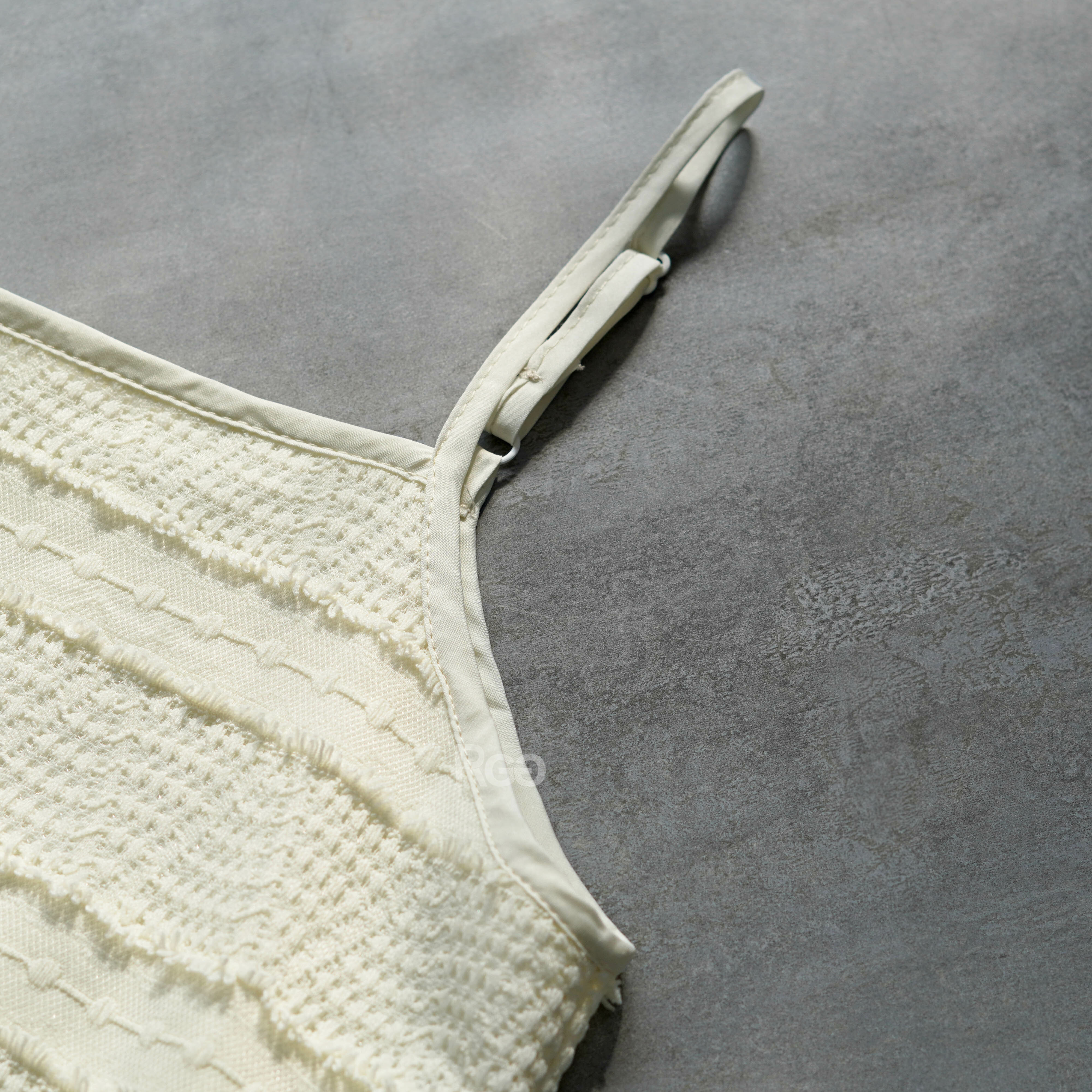 #88603 針織紋路鬚鬚長洋裝領口特寫照