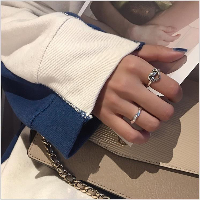 鍍銀可調式扭結心型戒指 - 銀色